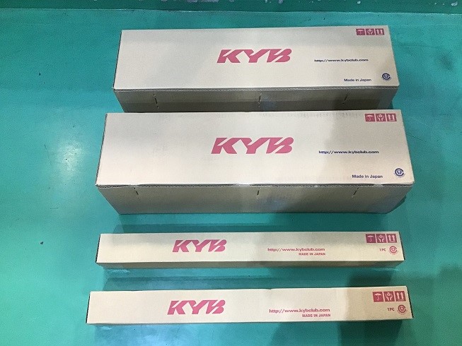 マツダ MPV（LY3P） KYB NEW SR SPECIALショックアブソーバー交換