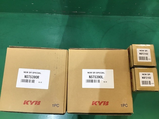 マツダ MPV（LY3P） KYB NEW SR SPECIALショックアブソーバー交換