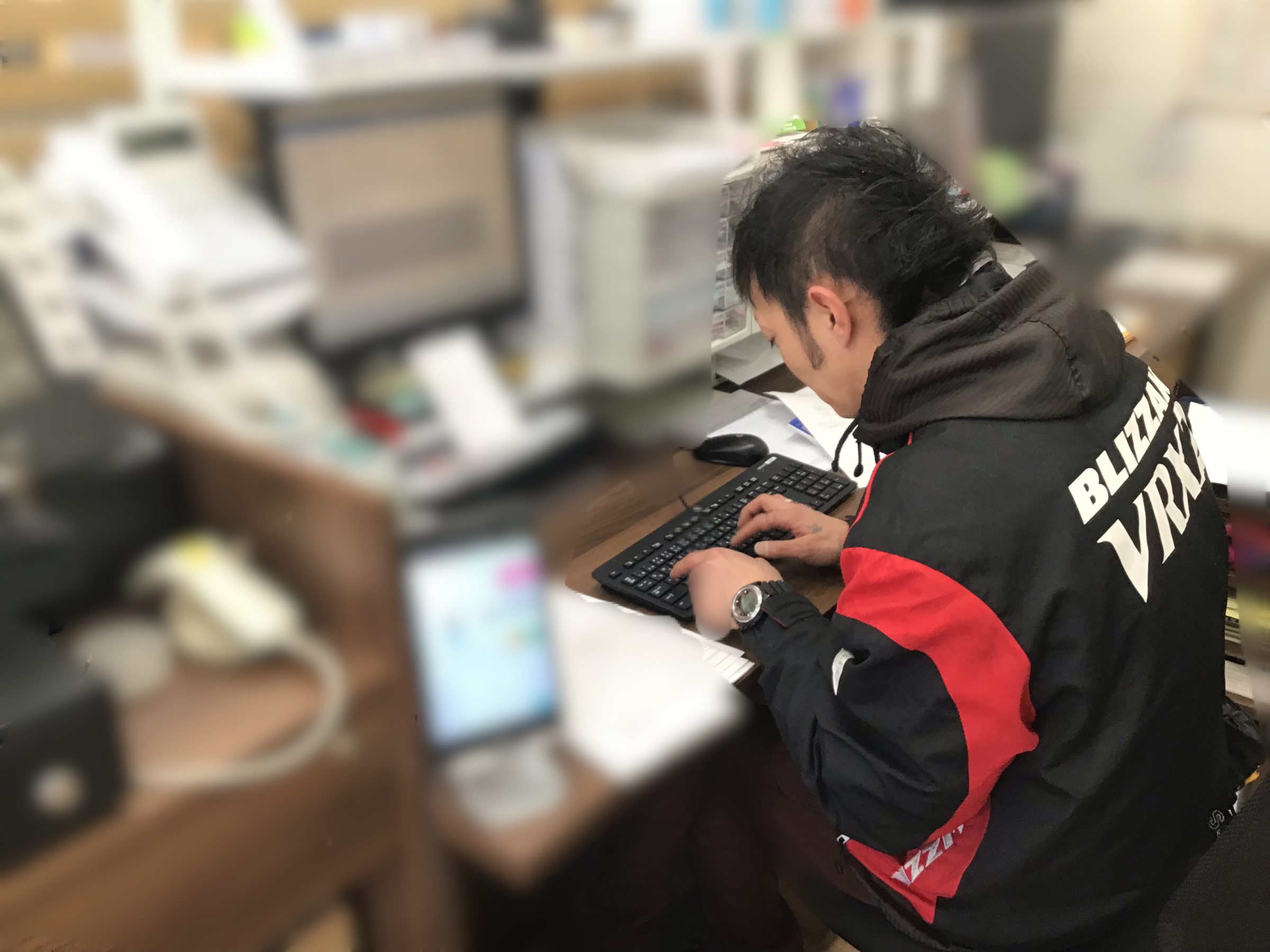 スタッフ撮影 書類 画面はモザイク加工しました。