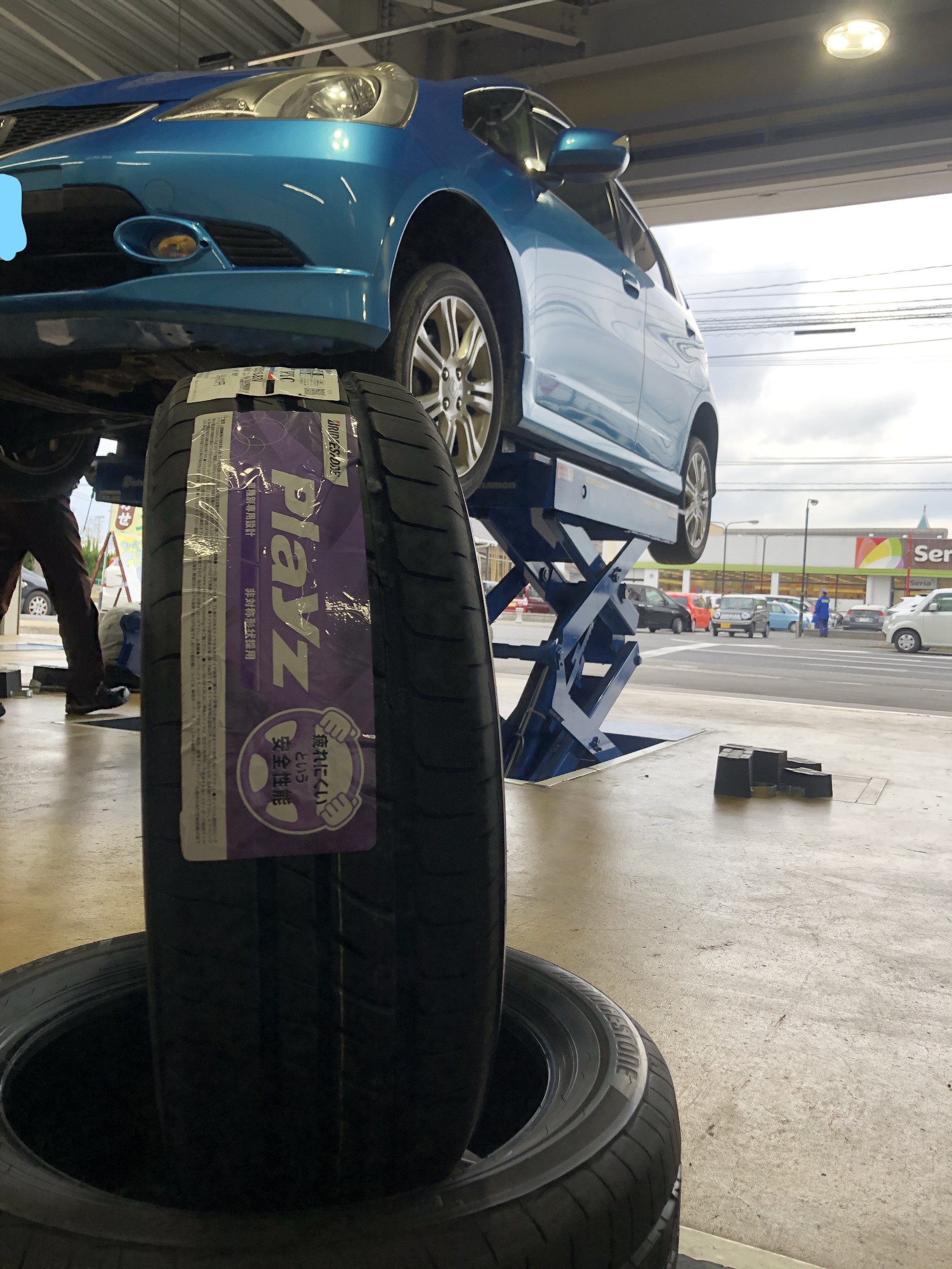 Fit タイヤ交換 アライメント調整 ホンダ フィット タイヤ タイヤ ホイール関連 4輪トータルアライメント調整 作業 取付け情報 タイヤ館 門司 タイヤからはじまる トータルカーメンテナンス タイヤ館グループ