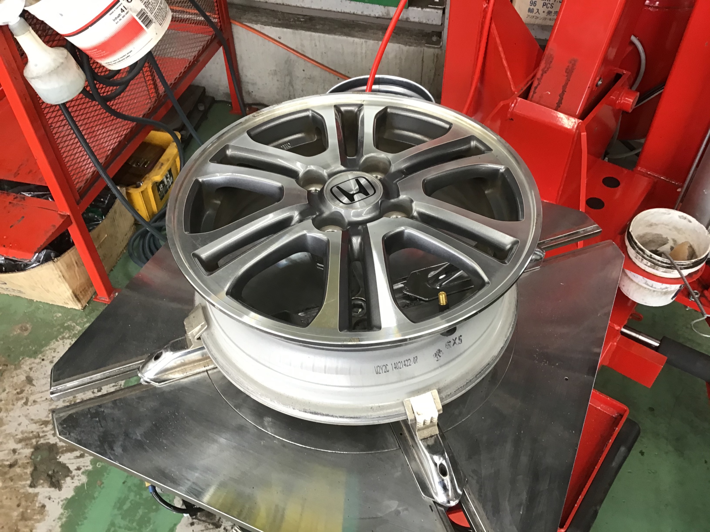 Honda N Box Jf 1 タイヤ交換 アライメント調整 サービス事例 タイヤ館 ２９４谷和原ｲﾝﾀｰ 茨城県のタイヤ カー用品ショップ タイヤからはじまる トータルカーメンテナンス タイヤ館グループ
