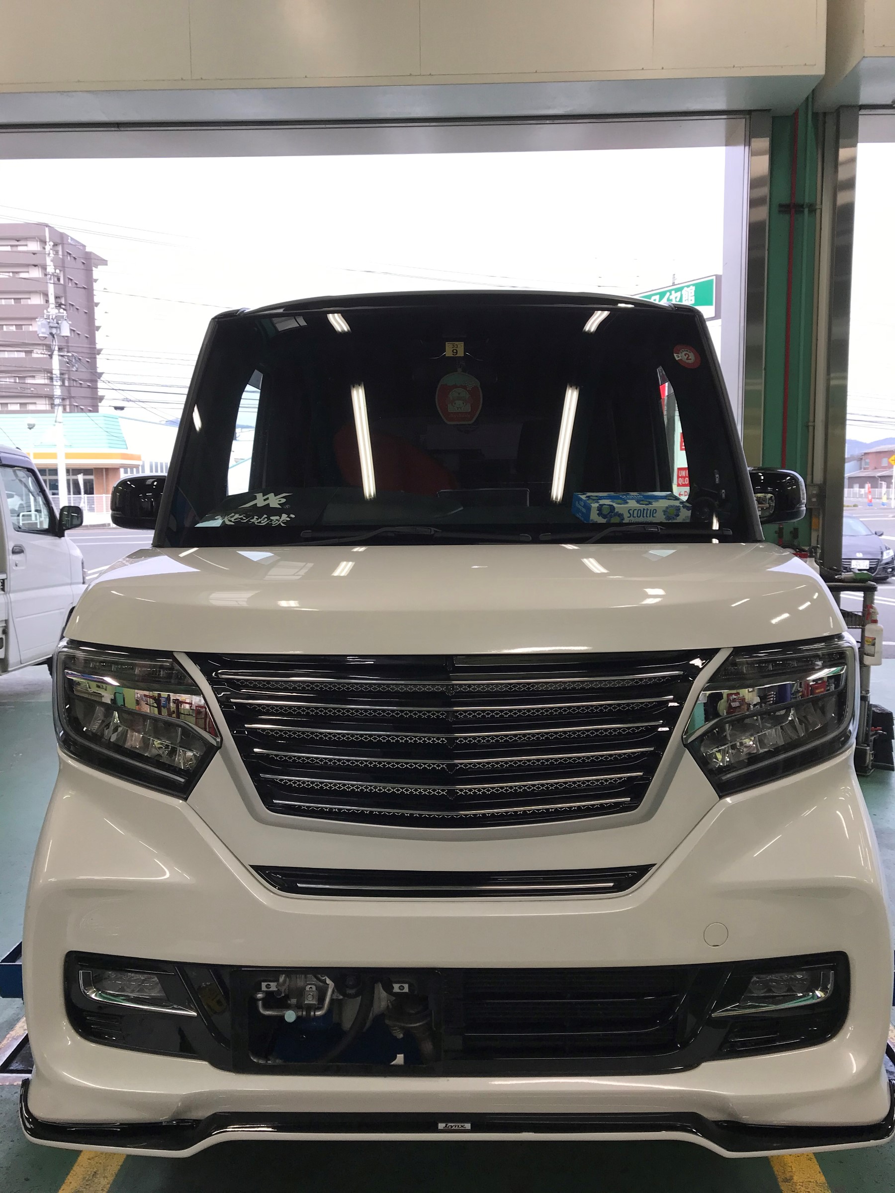 N-BOXカスタムにエアロ取付 | ホンダ N-BOXカスタム その他 外装・内装