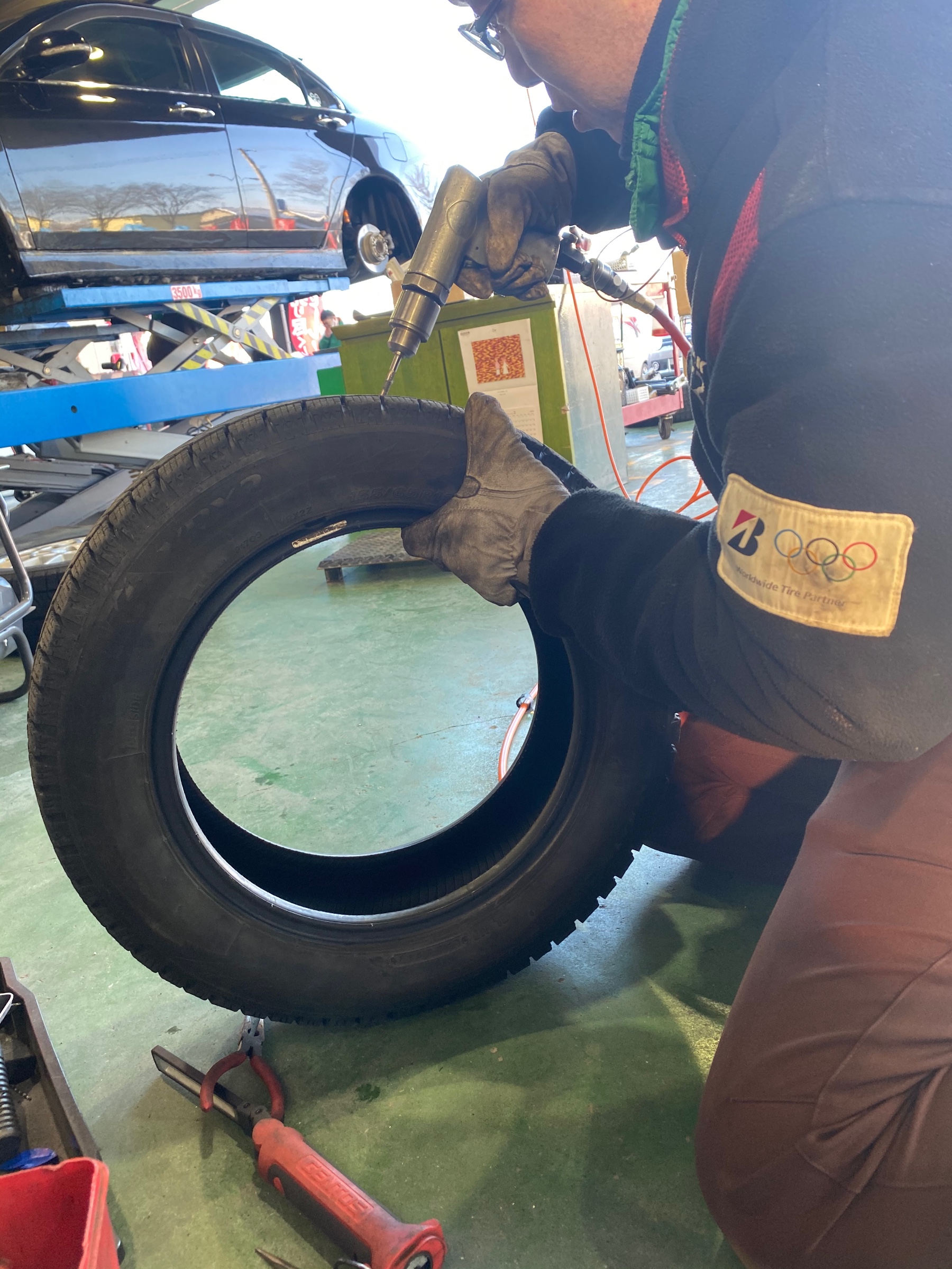 パンク修理 サービス事例 タイヤ館 西帯広 タイヤからはじまる トータルカーメンテナンス タイヤ館グループ