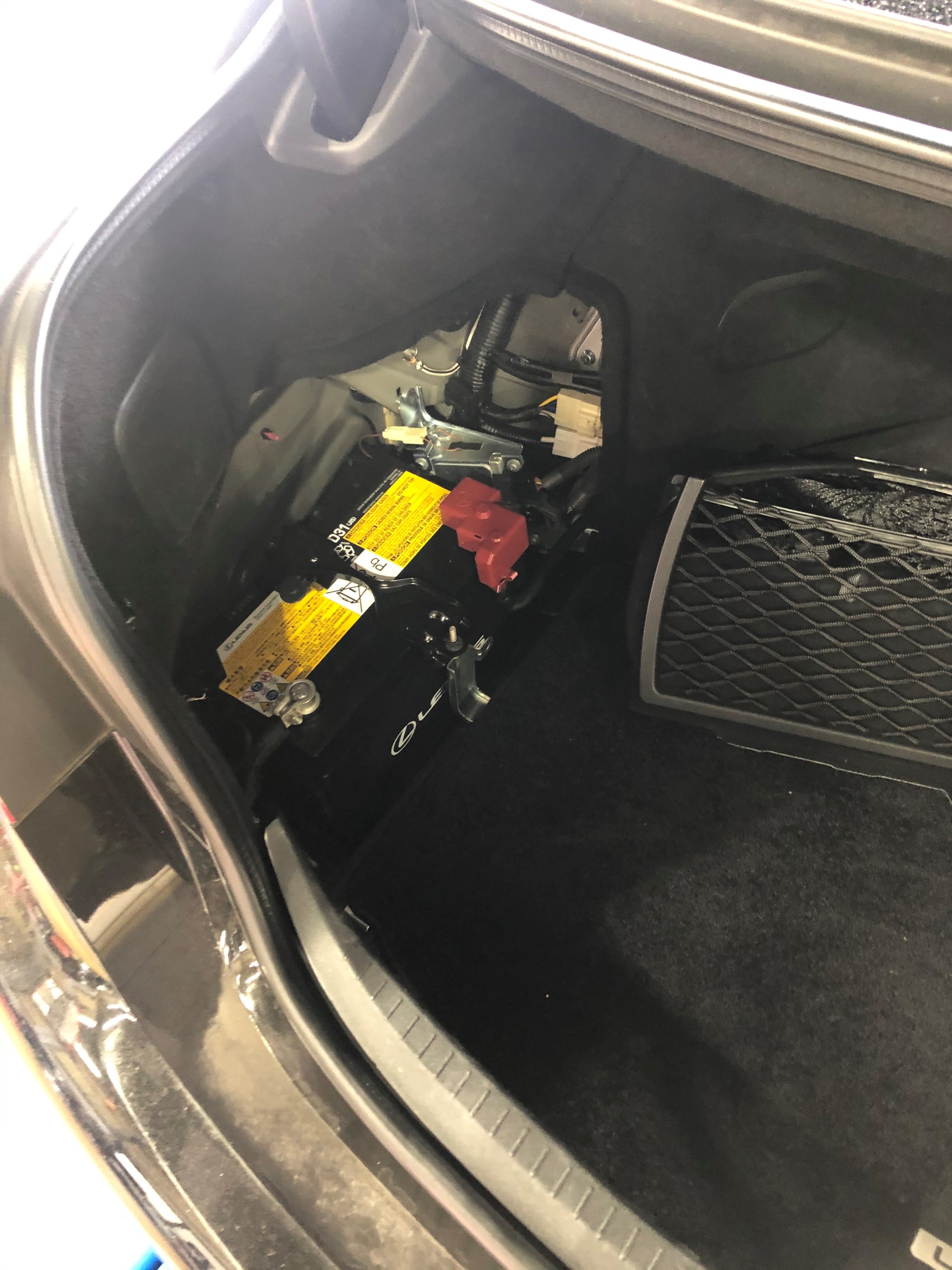 レクサス Ls600ｈ バッテリー 交換 レクサス Ls600h Fスポーツ メンテナンス商品 作業 取付け情報 タイヤ館 門司 タイヤからはじまる トータルカーメンテナンス タイヤ館グループ