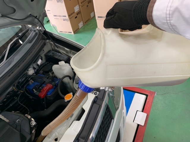 三菱 ekスポーツ(H82W)エンジンオイル交換・エアコンフィルター交換 | 三菱 eKスポーツ メンテナンス商品 オイル関連 > エンジンオイル交換  | サービス事例 | タイヤ館 西条 | タイヤからはじまる、トータルカーメンテナンス タイヤ館グループ