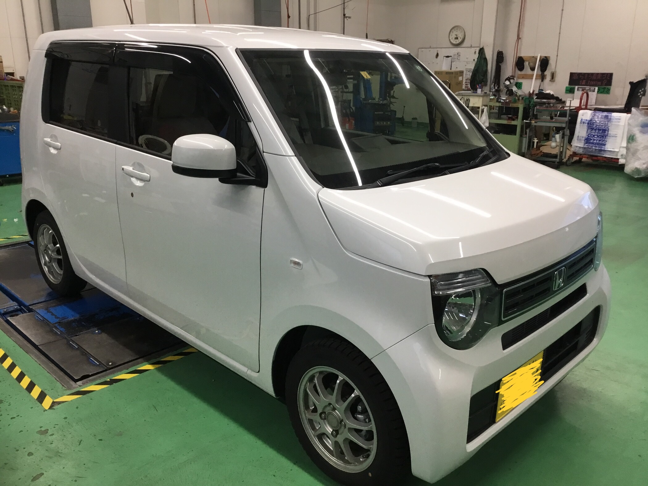 ホンダ N-WGN リアカメラ 取り付け | ホンダ N-WGN AVナビ機器 パーツ取付 > 各種用品取付 | サービス事例 | タイヤ館 名取  | 宮城県のタイヤ、カー用品ショップ タイヤからはじまる、トータルカーメンテナンス タイヤ館グループ