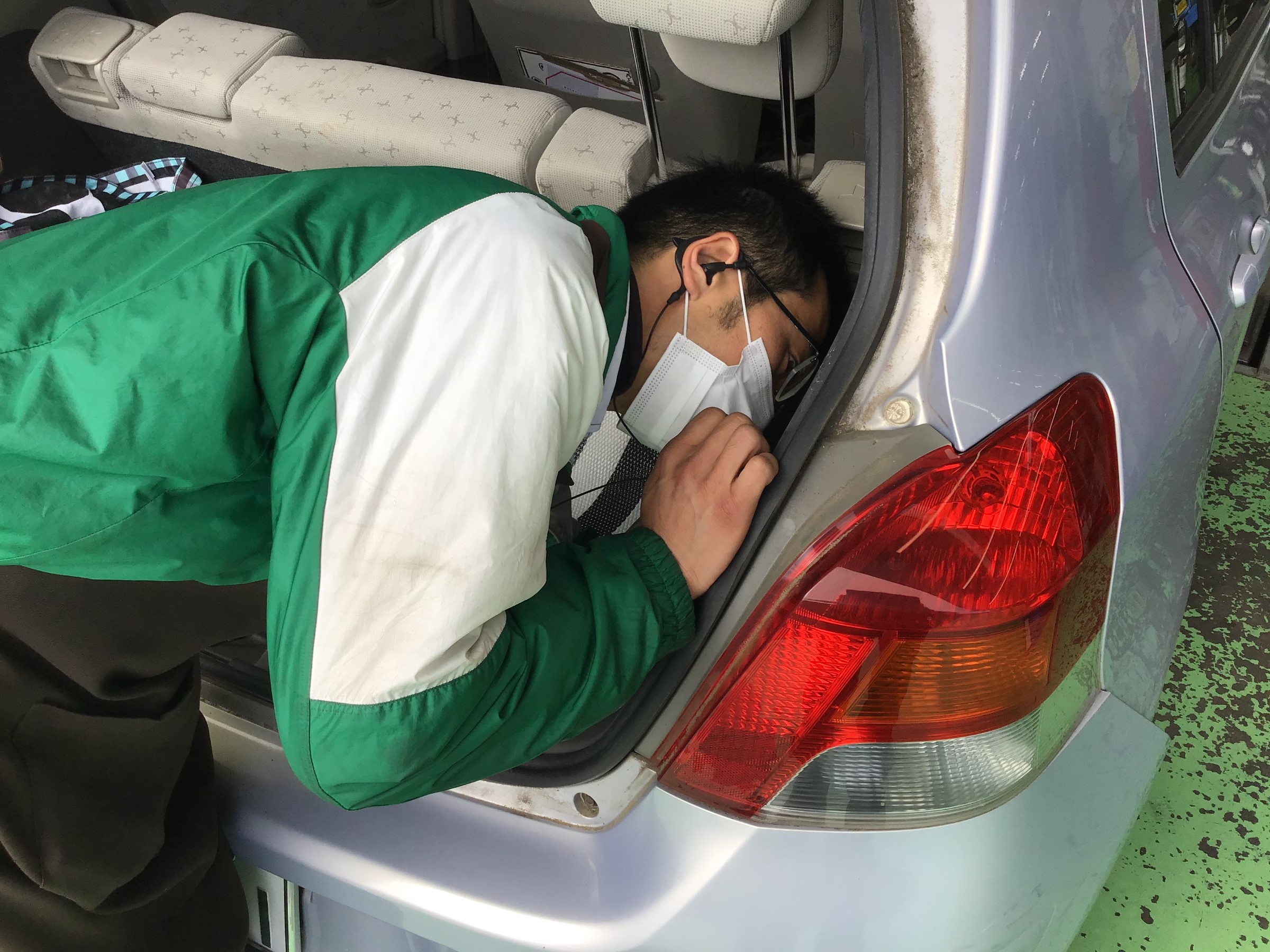 トヨタ ヴィッツ 90系 ブレーキランプバルブ交換 トヨタ ヴィッツ メンテナンス商品 サービス事例 タイヤ館 取手 茨城県のタイヤ カー用品ショップ タイヤからはじまる トータルカーメンテナンス タイヤ館グループ