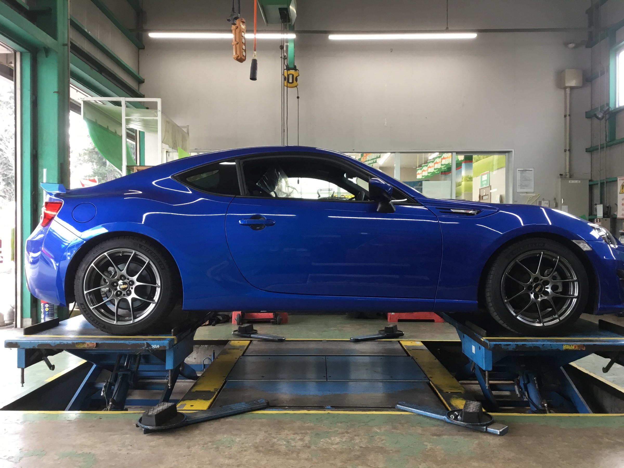 スバル Brz アルミホイール タイヤセット サービス事例 タイヤ館 野田 千葉県のタイヤ カー用品ショップ タイヤからはじまる トータルカーメンテナンス タイヤ館グループ