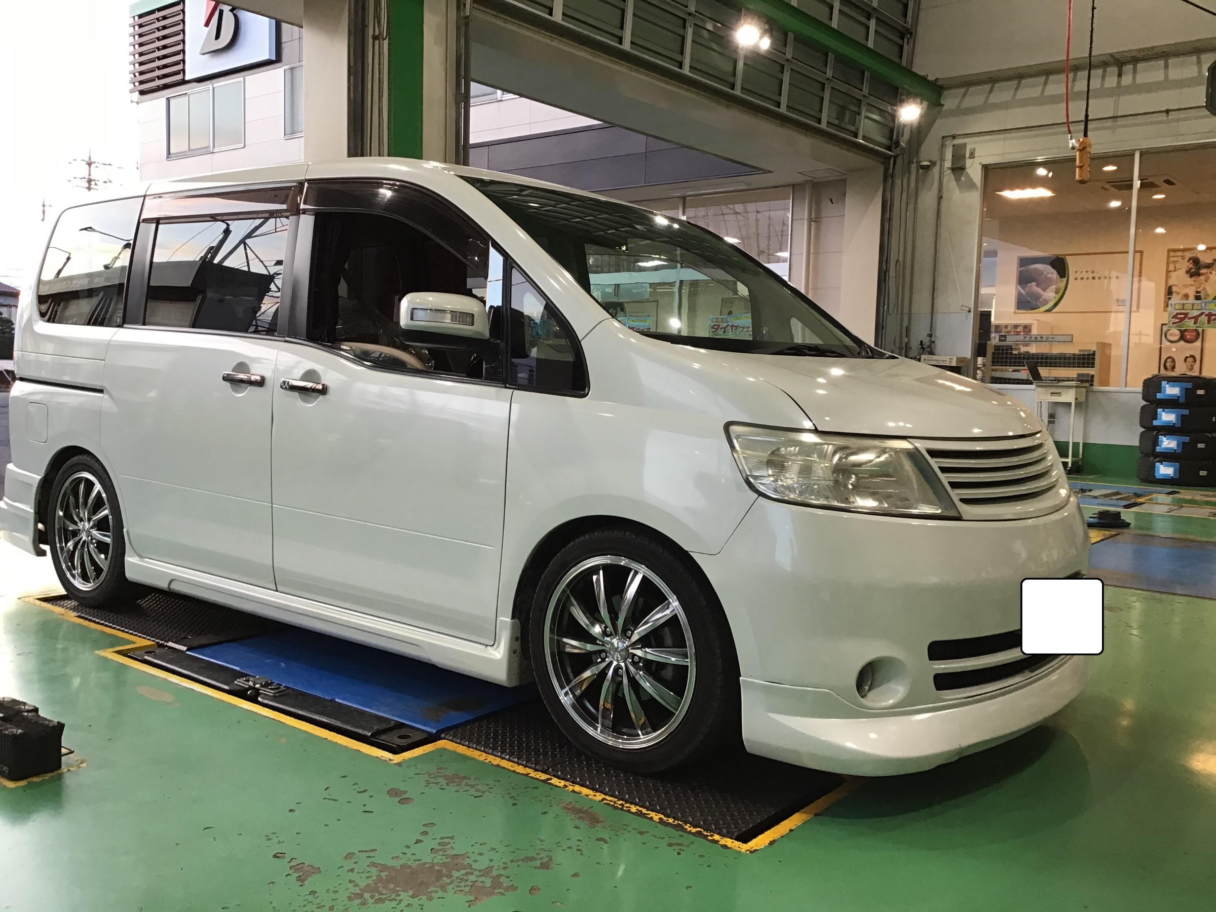 ニッサン セレナ(C25) バッテリー交換 | 日産 セレナ メンテナンス商品