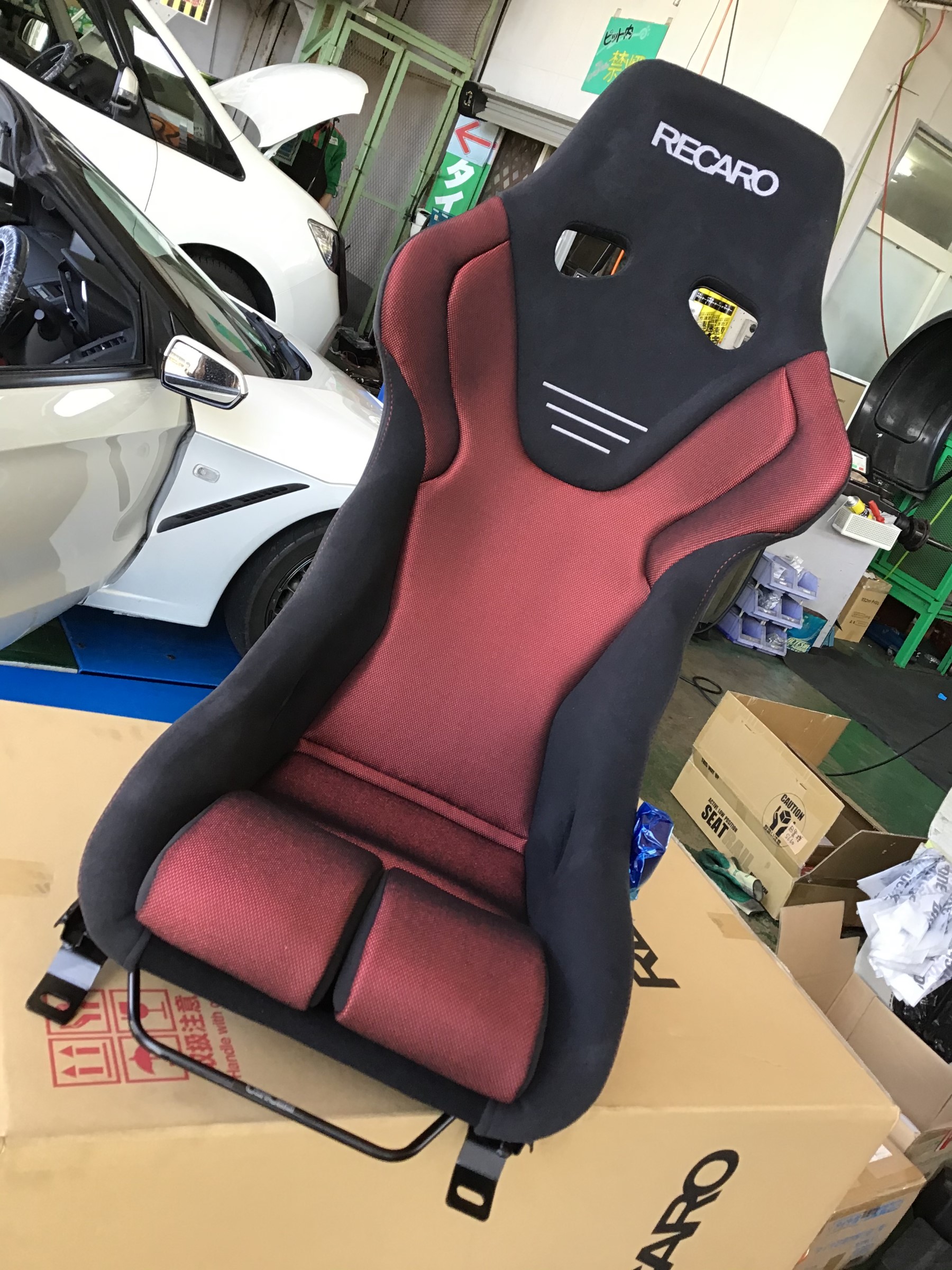 S660にレカロシート取り付け ホンダ S660 その他 外装 内装取付 シート シートカバー取付 スタッフ日記 タイヤ館 寺尾 新潟県のタイヤ カー用品ショップ タイヤからはじまる トータルカーメンテナンス タイヤ館グループ