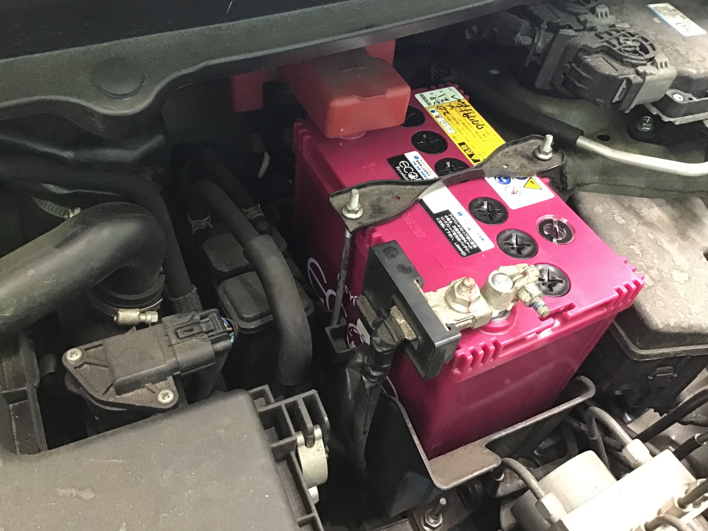 スズキ アルト アイドリングストップ車用バッテリー交換 スズキ アルト メンテナンス商品 サービス事例 タイヤ館 廿日市 タイヤからはじまる トータルカーメンテナンス タイヤ館グループ