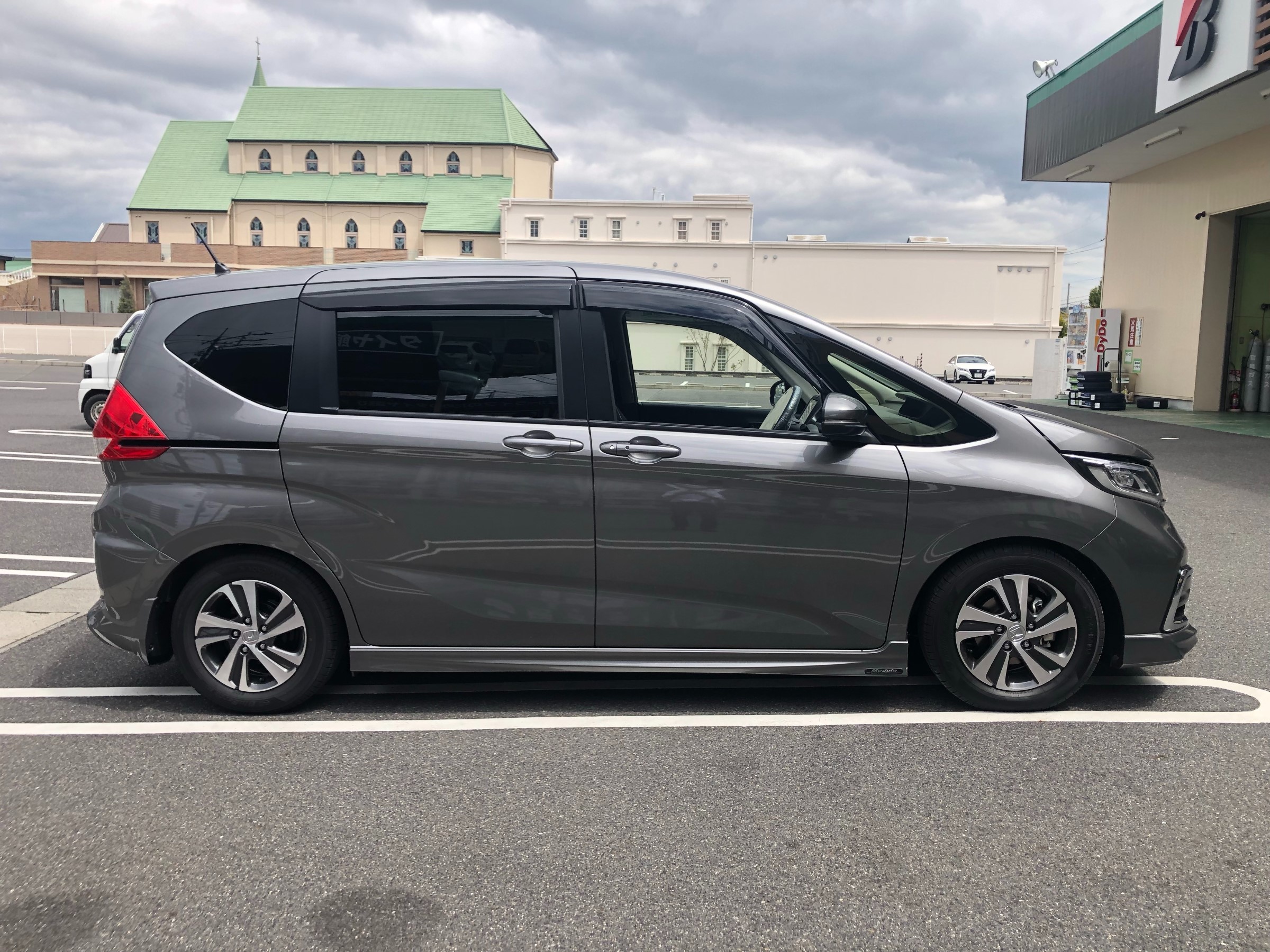 フリードに車高調取付 ホンダ フリード その他 パーツ取付 足回り関係取付 サービス事例 タイヤ館 倉敷大島 タイヤからはじまる トータルカーメンテナンス タイヤ館グループ