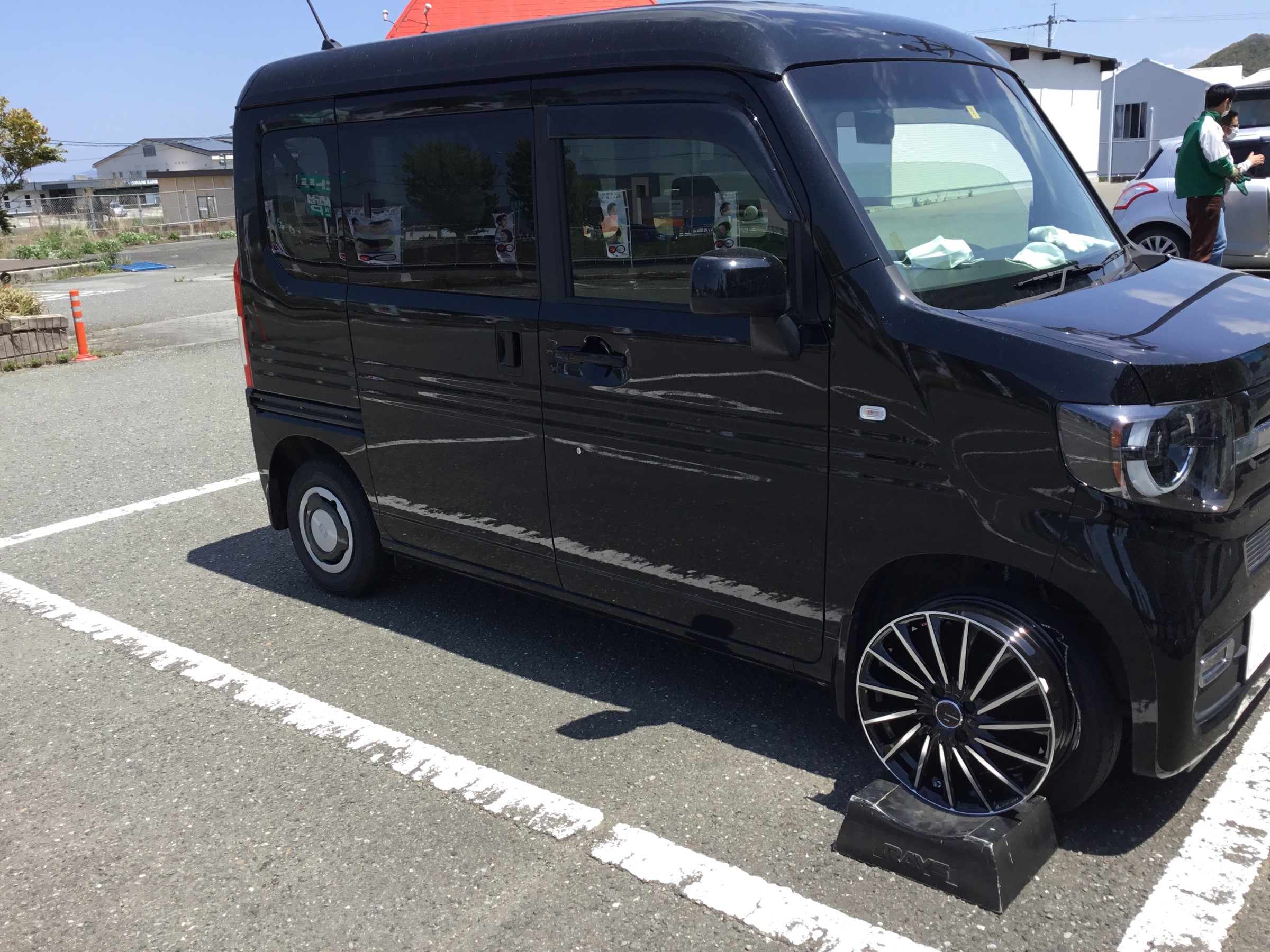 ホンダ ｎ ｖａｎ に レオニス ｃｈ 16インチ タイヤホイールセット ご成約いただきました ホンダ N Van ホイール タイヤ ホイール関連 タイヤ ホイール交換 サービス事例 タイヤ館 飯塚 タイヤからはじまる トータルカーメンテナンス タイヤ館グループ
