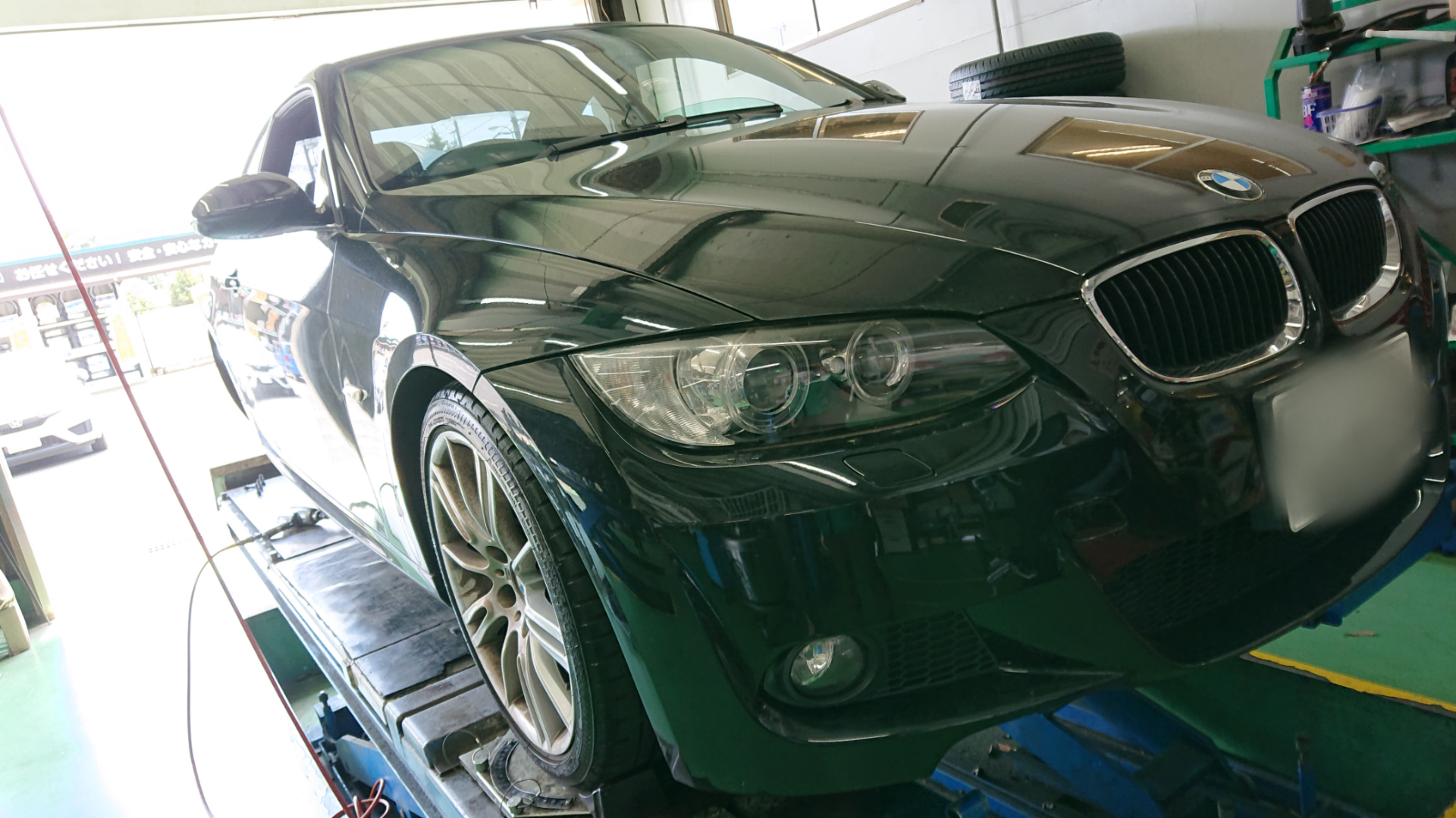 Bmw3シリーズ リアタイヤ2本交換 Bmw 3シリーズ タイヤ タイヤ ホイール関連 タイヤ ホイール交換 サービス事例 タイヤ館 西船橋 千葉県のタイヤ カー用品ショップ タイヤからはじまる トータルカーメンテナンス タイヤ館グループ
