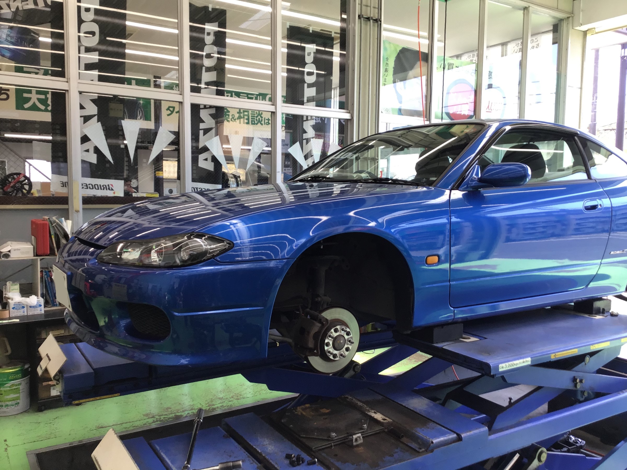 日産 シルビア S15 タイヤ交換 日産 シルビア タイヤ タイヤ ホイール関連 タイヤ ホイール交換 サービス事例 タイヤ館 取手 茨城県のタイヤ カー用品ショップ タイヤからはじまる トータルカーメンテナンス タイヤ館グループ