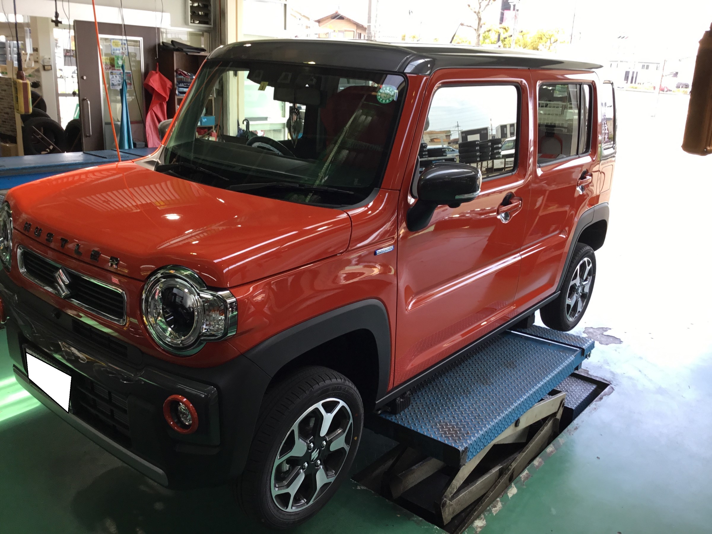 新型ハスラーのタイヤ交換 サービス事例 タイヤ館 加古川 兵庫県のタイヤ カー用品ショップ タイヤからはじまる トータルカーメンテナンス タイヤ館グループ