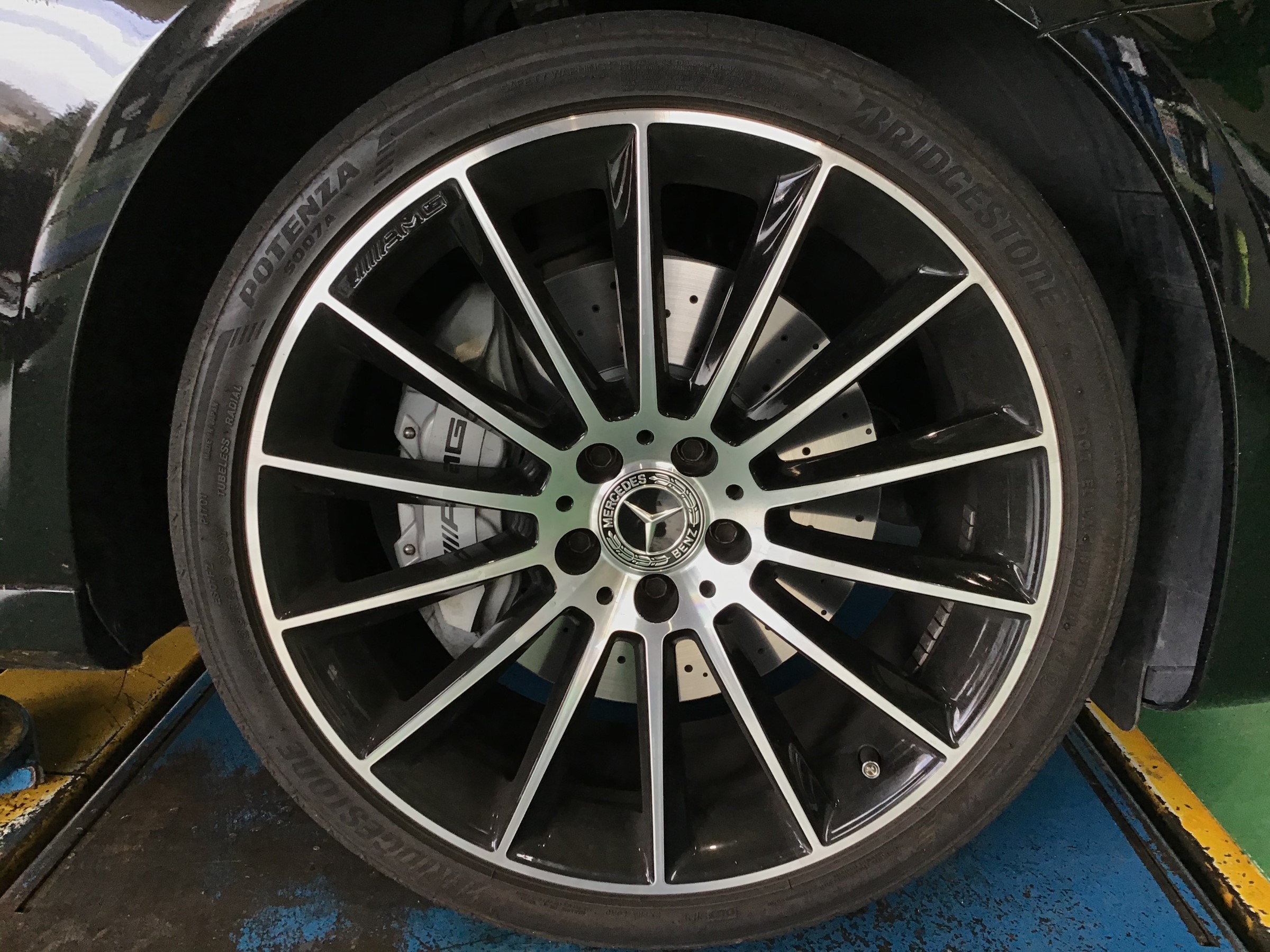 メルセデスAMG E43 タイヤ交換 | メルセデス・ベンツ Eクラス タイヤ 