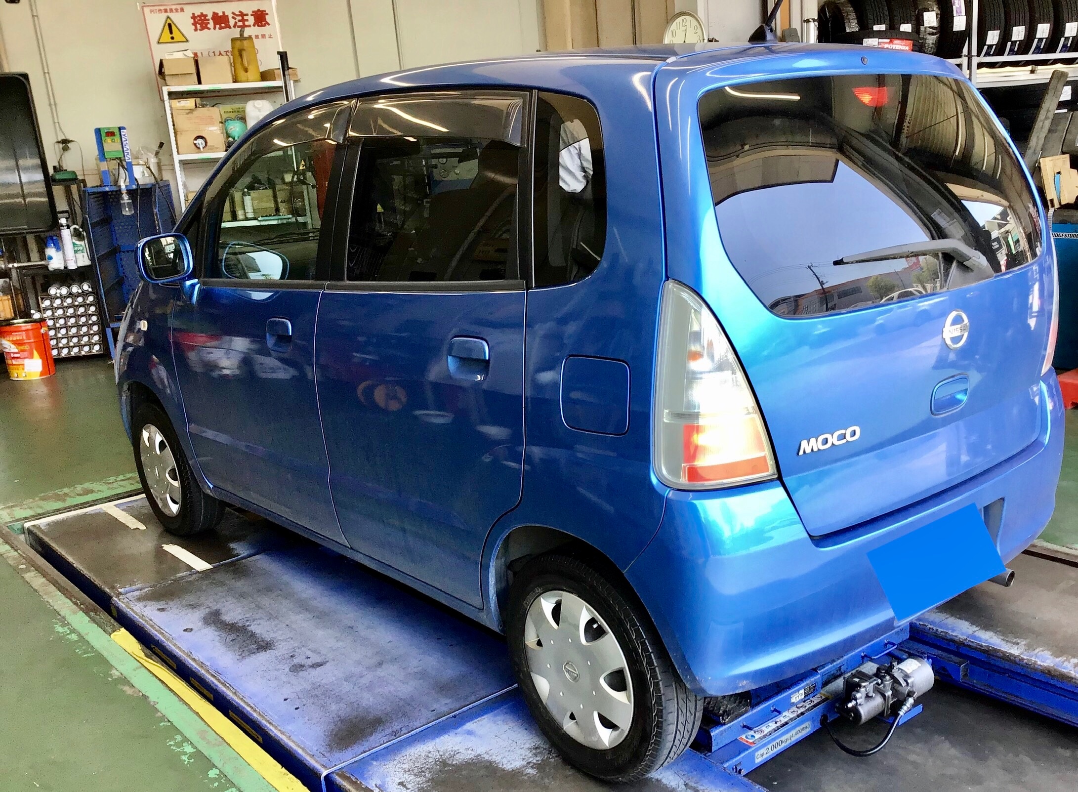 モコのオイル交換 日産 モコ メンテナンス商品 オイル関連 エンジンオイル交換 サービス事例 タイヤ館 守谷ふれあい 茨城県のタイヤ カー用品ショップ タイヤからはじまる トータルカーメンテナンス タイヤ館グループ