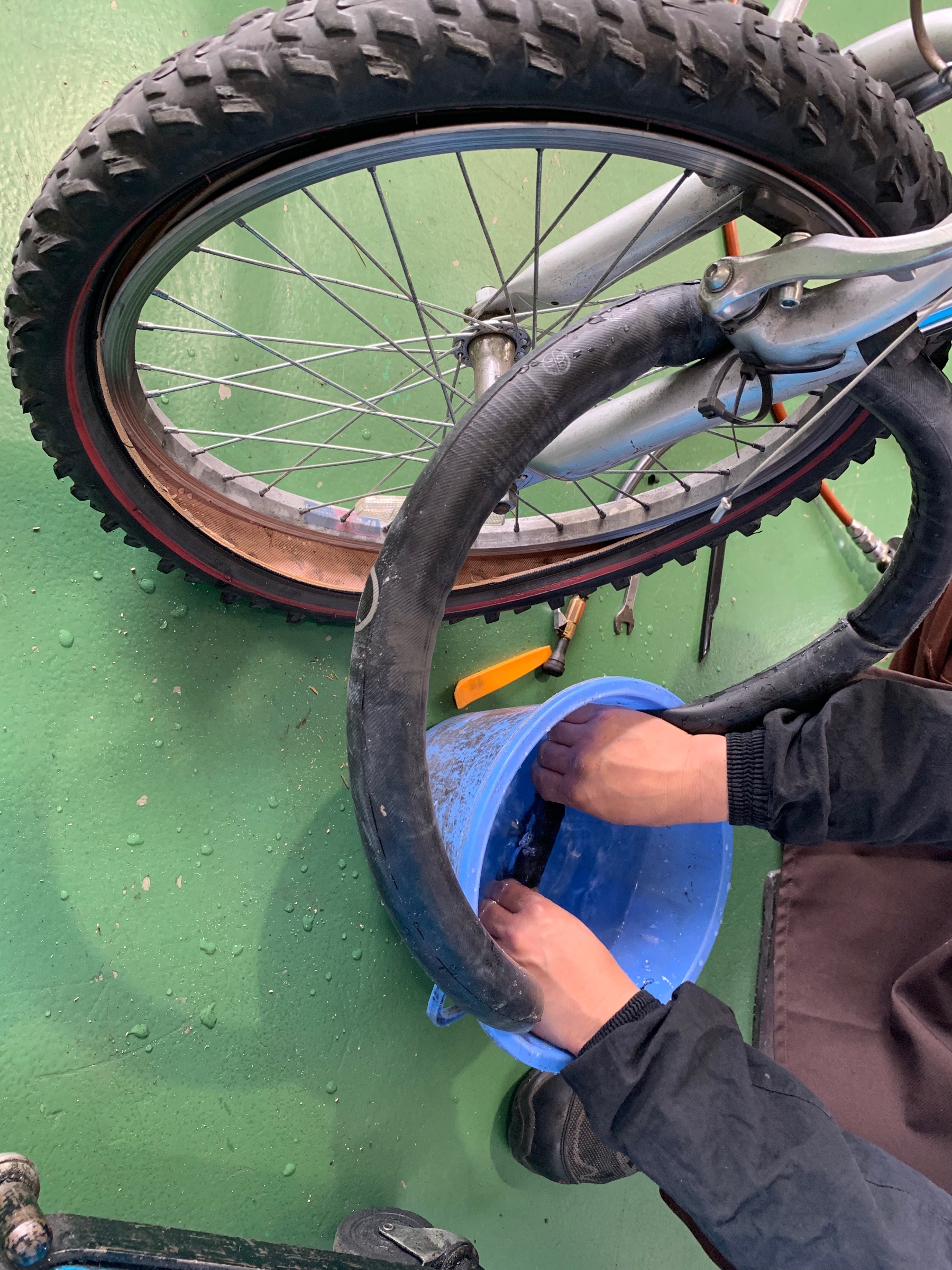 パンク し にくい タイヤ 自転車 パンク 修理