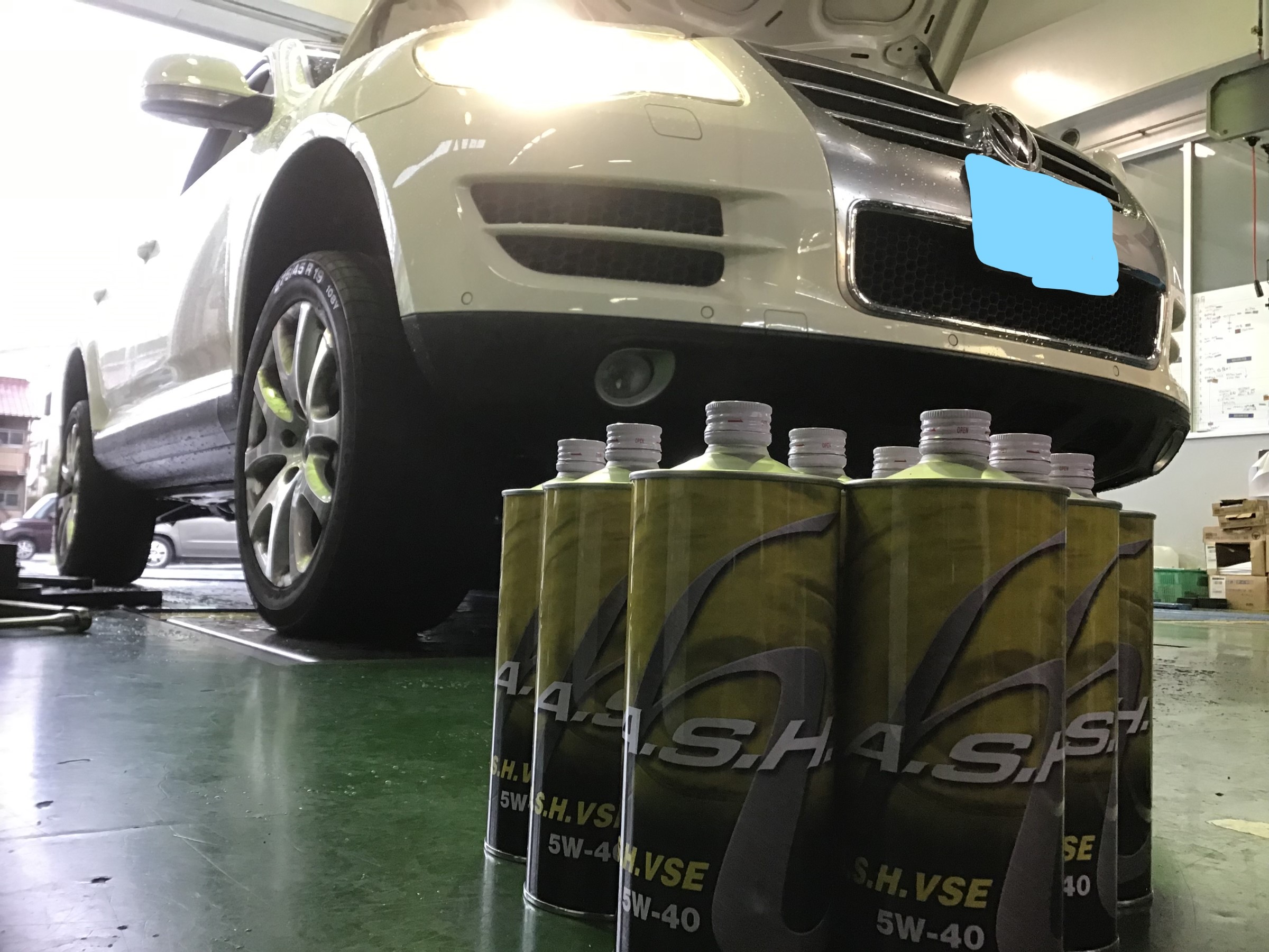 Volkswagenトゥアレグ A S H Vse 5w 40 鈴木の12日目 フォルクスワーゲン トゥアレグ メンテナンス商品 オイル関連 エンジンオイル交換 サービス事例 タイヤ館 高津 神奈川県のタイヤ カー用品ショップ タイヤからはじまる トータルカーメンテナンス タイヤ館