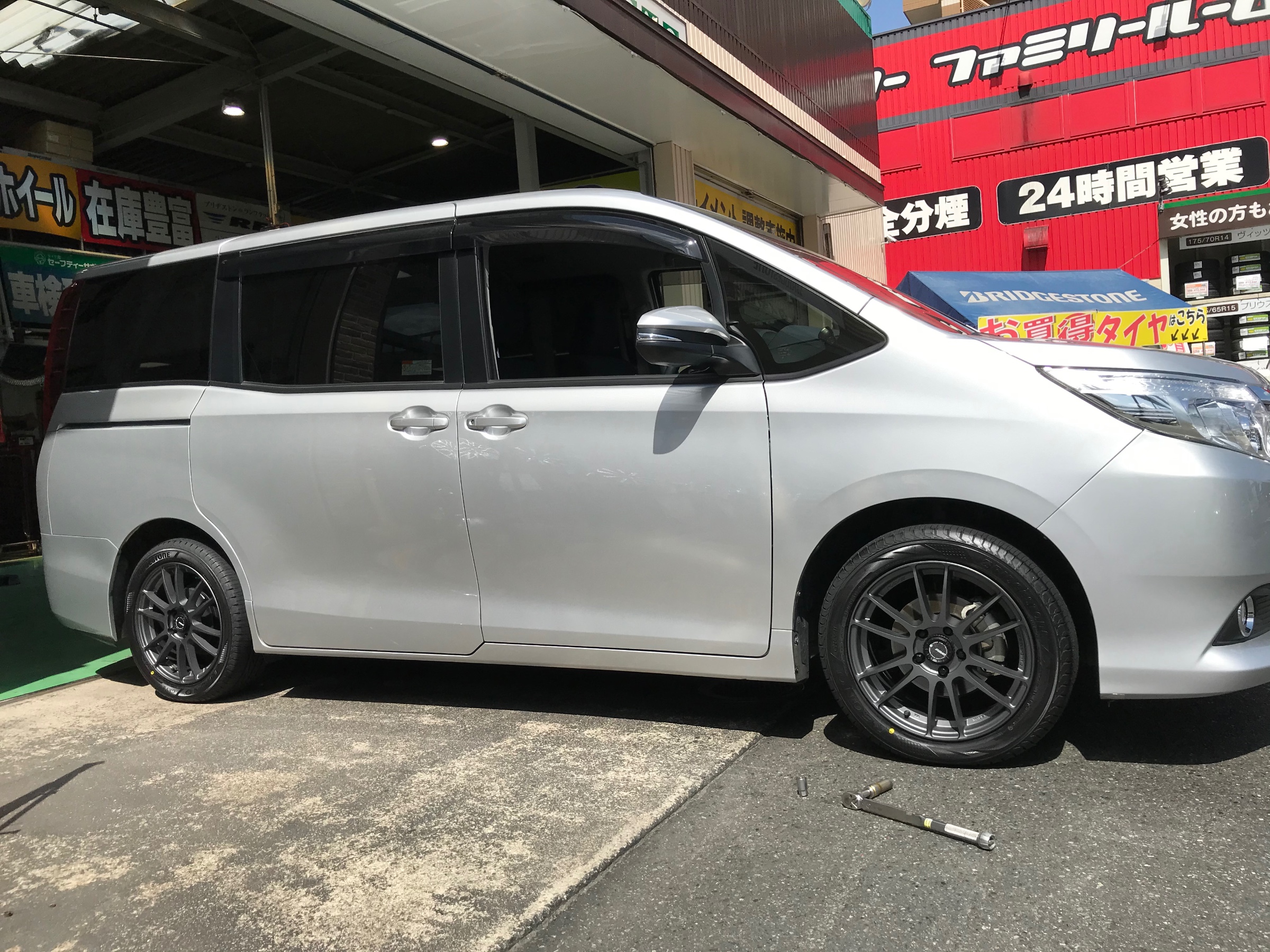 トヨタ ノア アルミホイール取り付け^o^ | 店舗おススメ情報