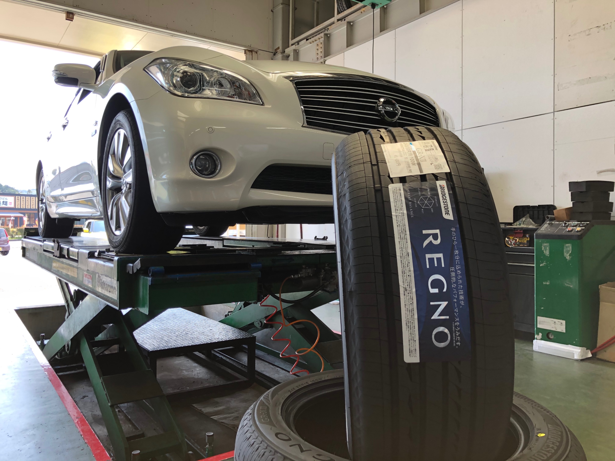 日産 フーガ タイヤ交換 レグノ サービス事例 タイヤ館 宗像 タイヤからはじまる トータルカーメンテナンス タイヤ館グループ