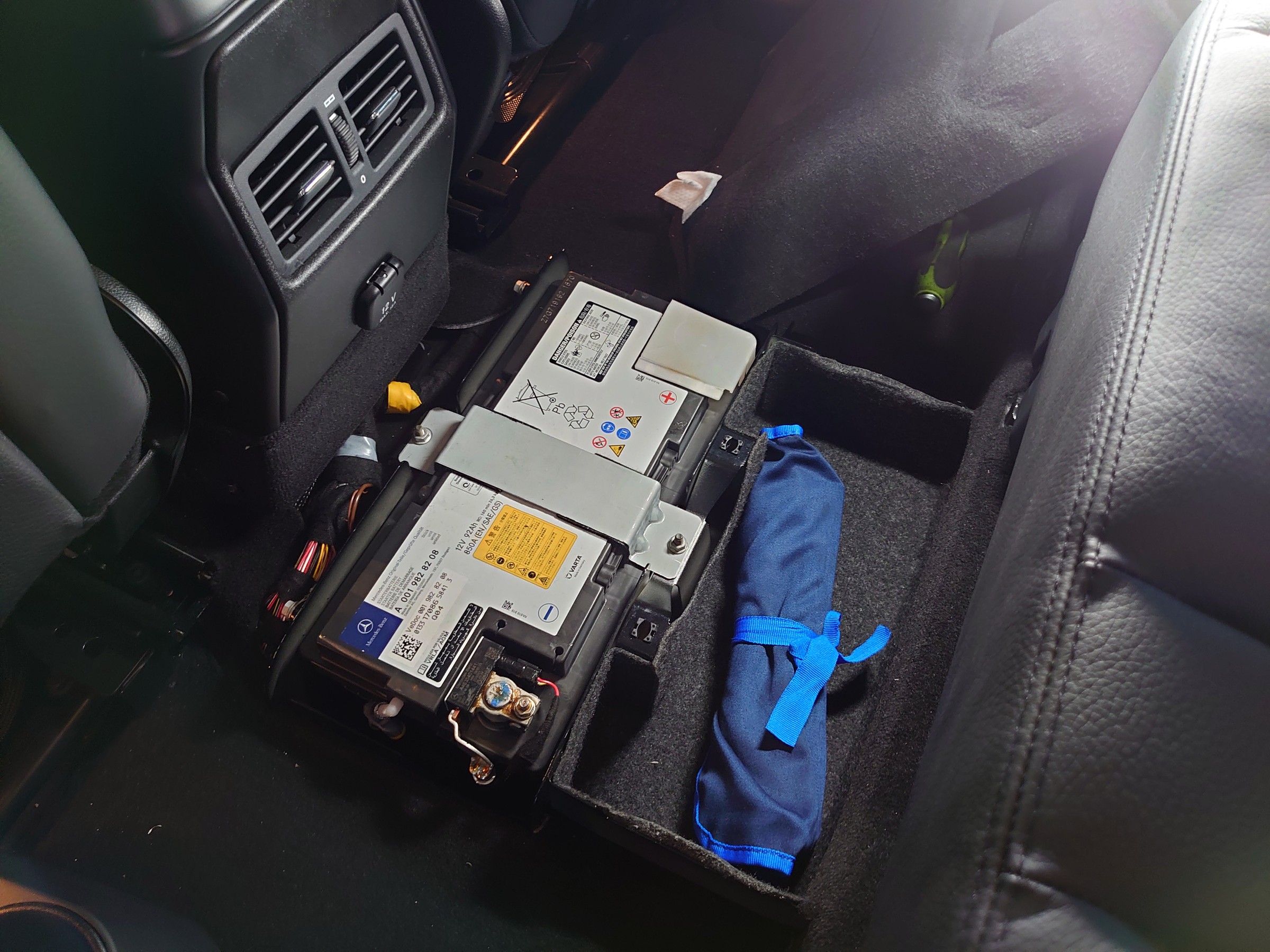 Mercedes Benz W463 ゲレンデ の ハンドル 交換しました メルセデス ベンツ Gクラス その他 外装 内装取付 エアロ取付 技術サービス施工事例 タイヤ館 福岡東 タイヤからはじまる トータルカーメンテナンス タイヤ館グループ
