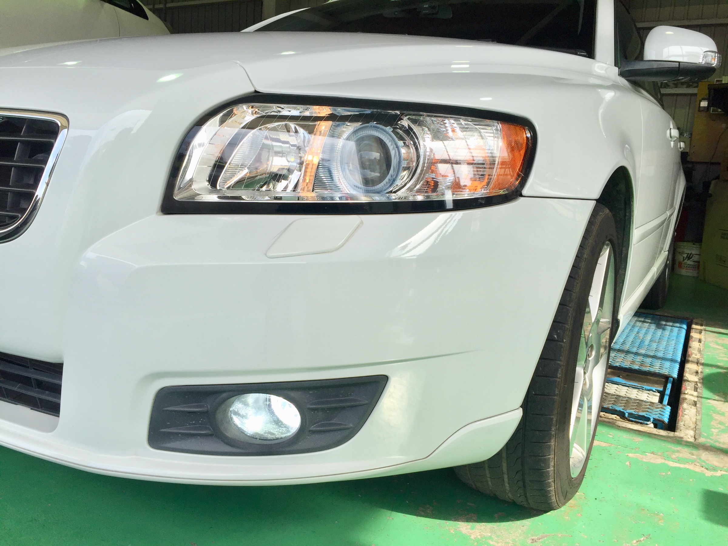 ボルボV50 フォグランプLED化 | 店舗おススメ情報 | タイヤ館 武雄  