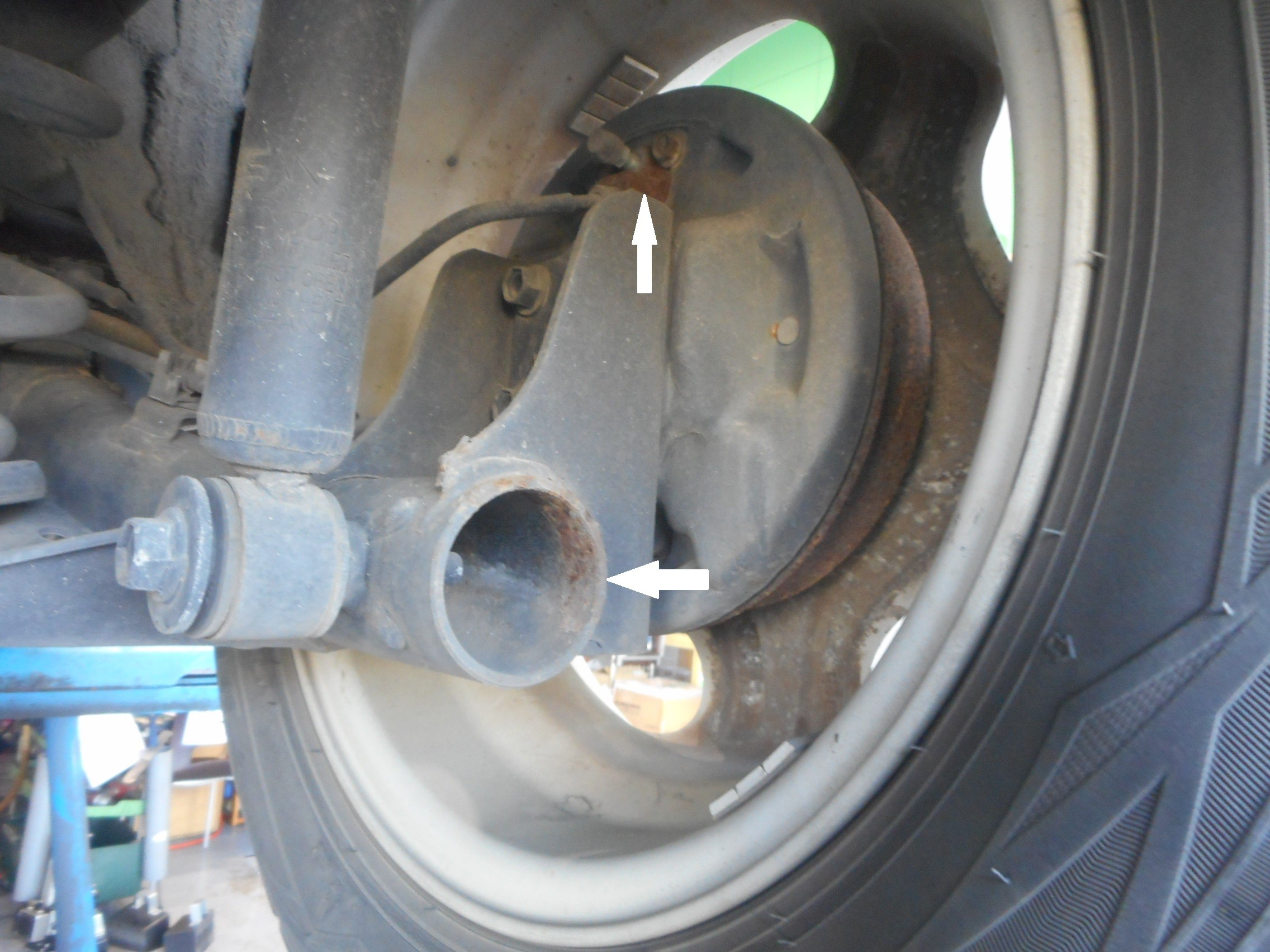 車の下では錆が スタッフ日記 タイヤ館 大宮西 タイヤからはじまる トータルカーメンテナンス タイヤ館グループ