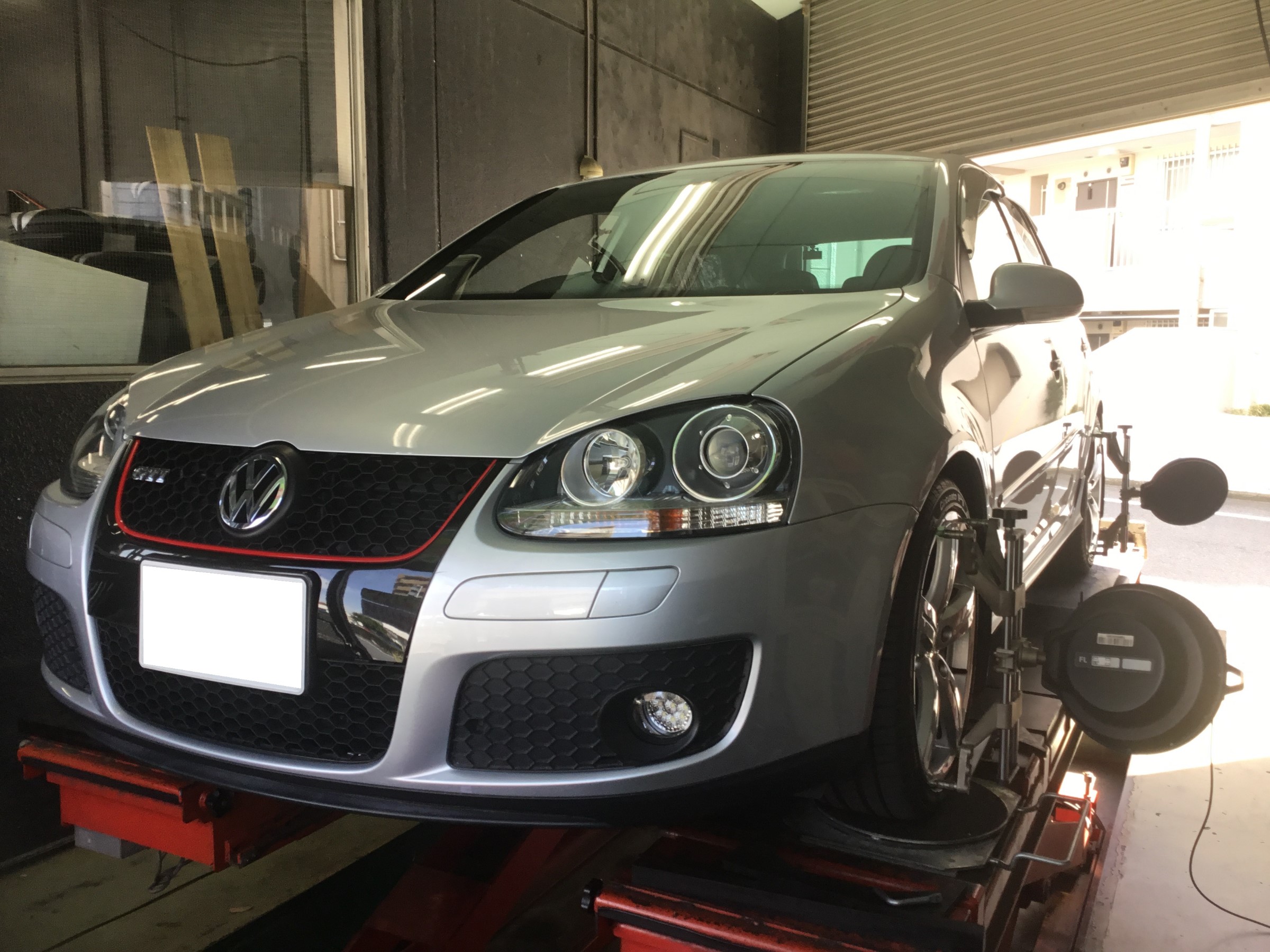 フォルクスワーゲン ゴルフ5gti アライメント調整 フォルクスワーゲン ゴルフ5 Gti サービス事例 タイヤ館 パドック２４６ 東京都のタイヤ カー用品ショップ タイヤからはじまる トータルカーメンテナンス タイヤ館グループ