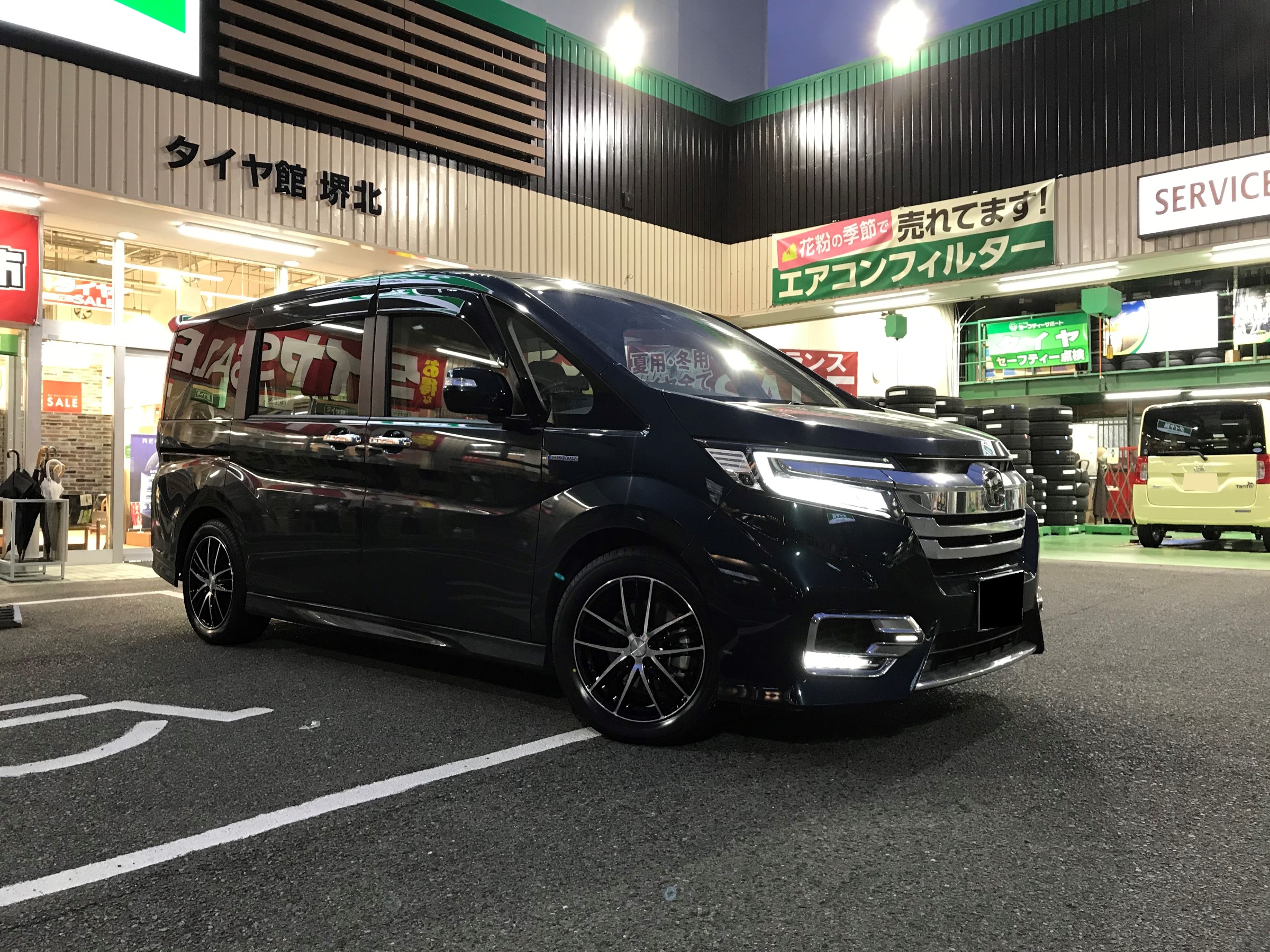 タイヤ アルミホイール取付 ステップワゴンスパーダ Rp ホンダ ステップワゴン タイヤ タイヤ ホイール関連 タイヤ ホイール交換 スタッフ日記 タイヤ館 堺北 大阪府 和歌山県のタイヤからはじまる トータルカーメンテナンス タイヤ館グループ