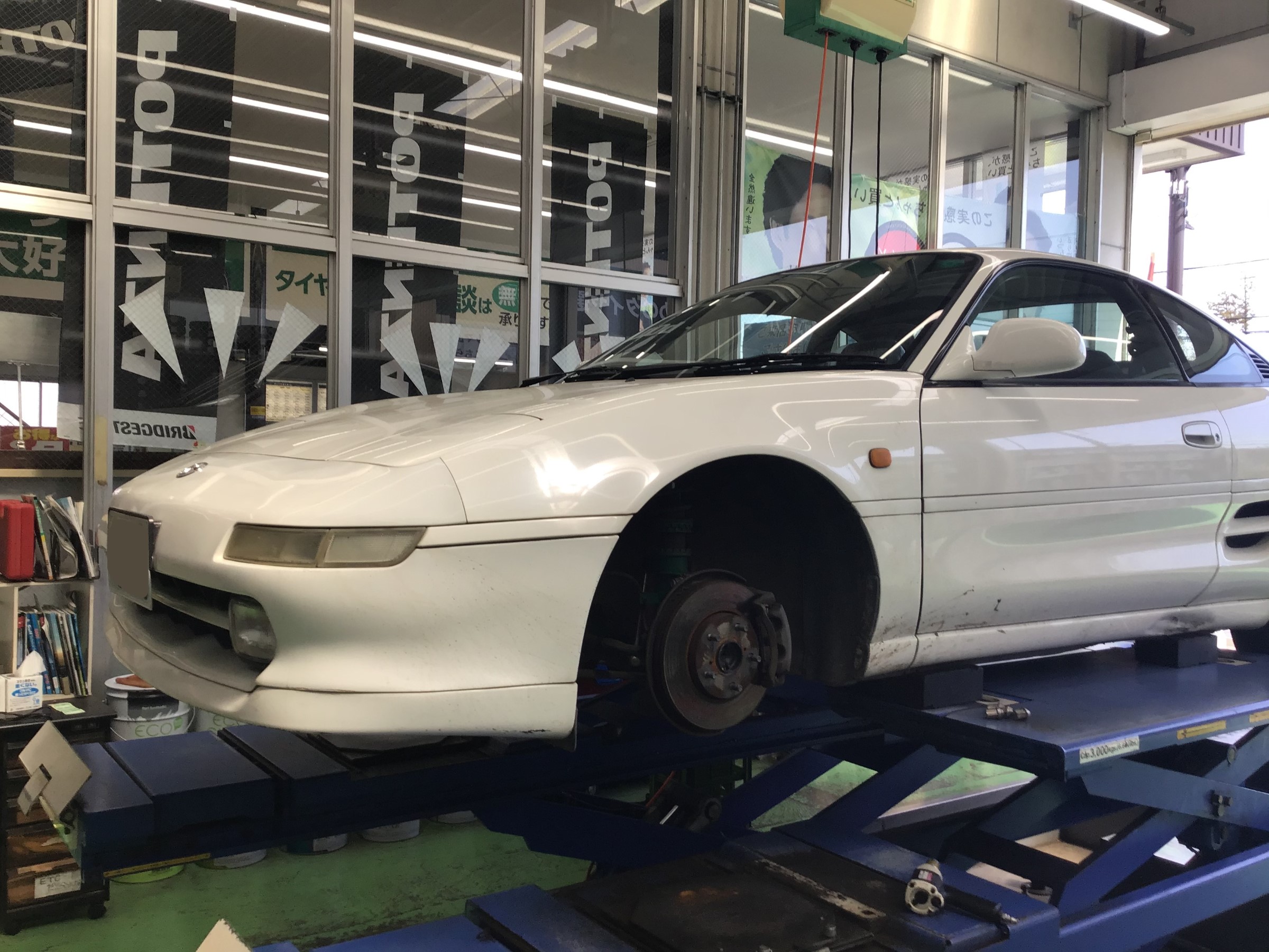 トヨタ ｍｒ2 Sw タイヤ交換 アライメント調整 トヨタ Mr2 タイヤ タイヤ ホイール関連 4輪トータルアライメント調整 サービス事例 タイヤ館 取手 茨城県のタイヤ カー用品ショップ タイヤからはじまる トータルカーメンテナンス タイヤ館グループ