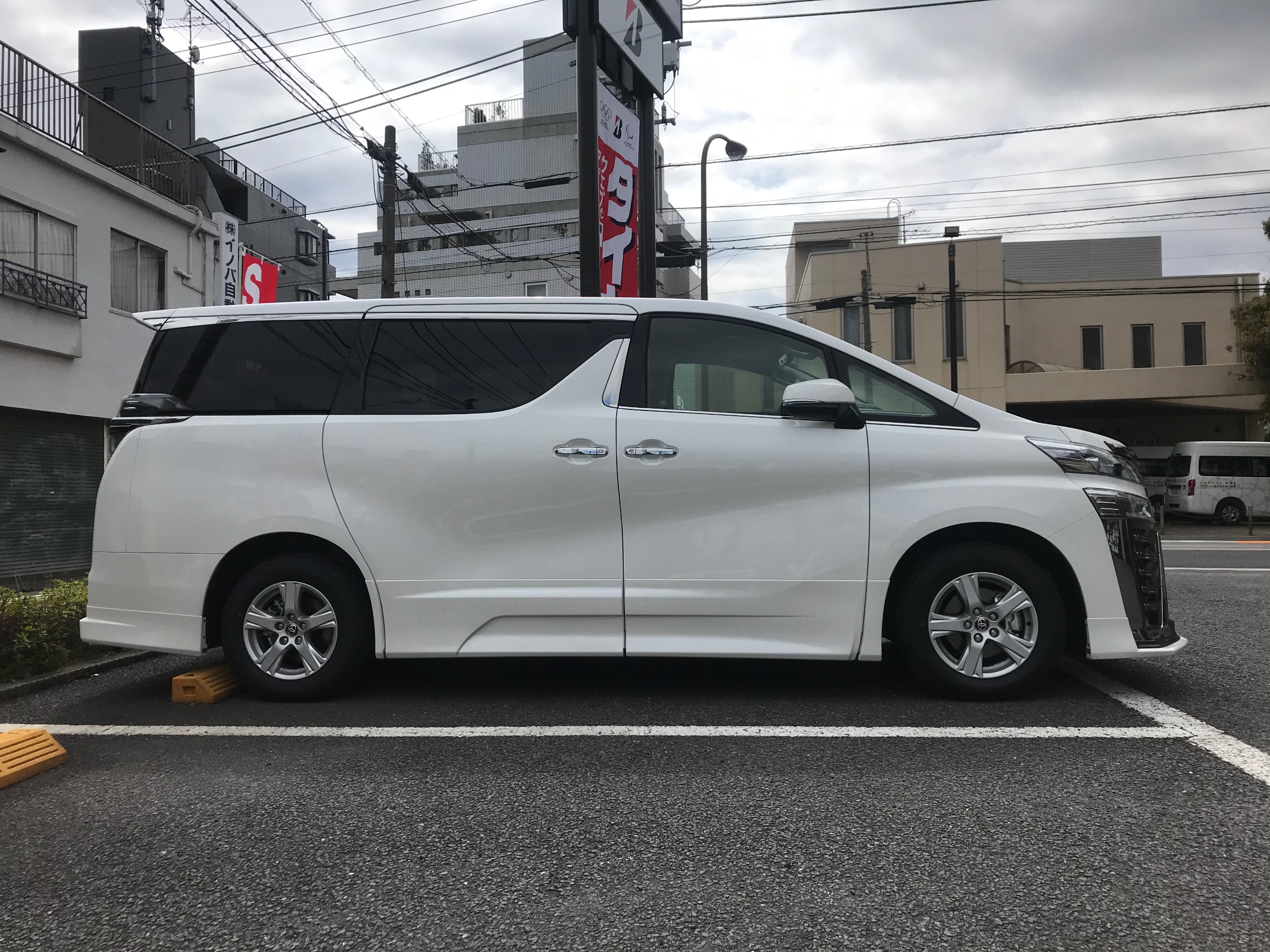 ヴェルファイア WORK CV201 取付！ | 店舗おススメ情報 | タイヤ館 西 