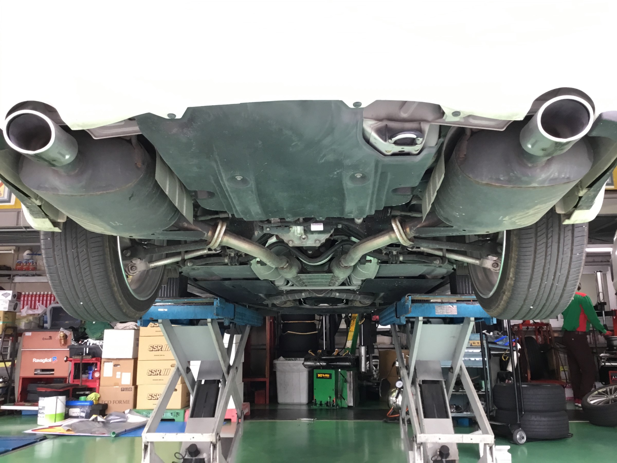 Y51フーガ マフラー交換！ | 日産 フーガ パーツ取付 > マフラー類