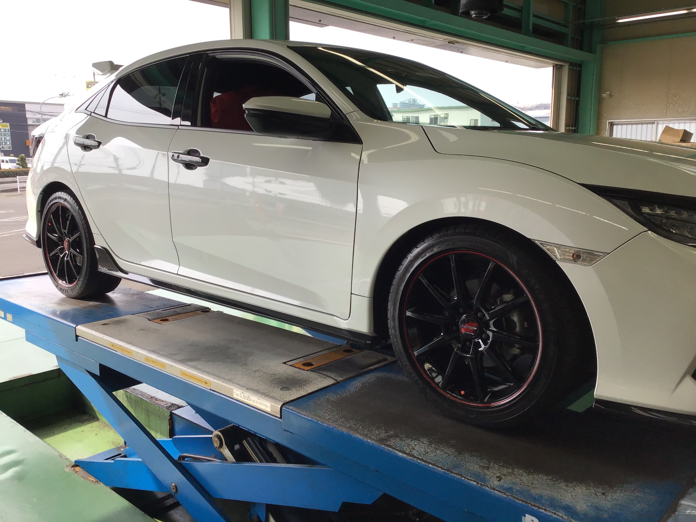 美品】ホンダ FK7 シビック ハッチバック 後期 純正 18in 8J +50