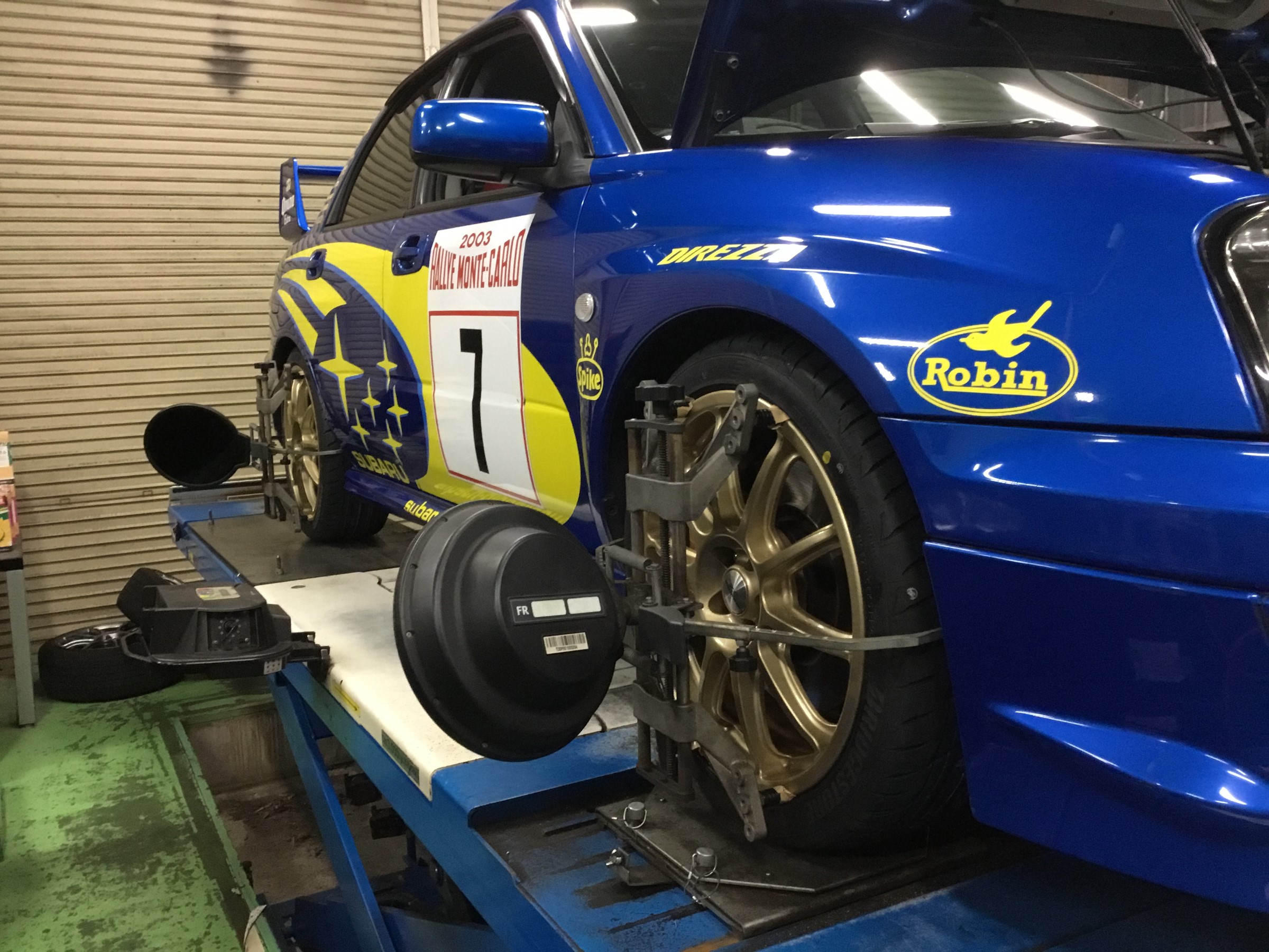 Subaru スバル インプレッサ Gdb タイヤ アライメント作業 スバル インプレッサ タイヤ タイヤ ホイール関連 4輪トータルアライメント調整 サービス事例 タイヤ館 古国府 タイヤからはじまる トータルカーメンテナンス タイヤ館グループ