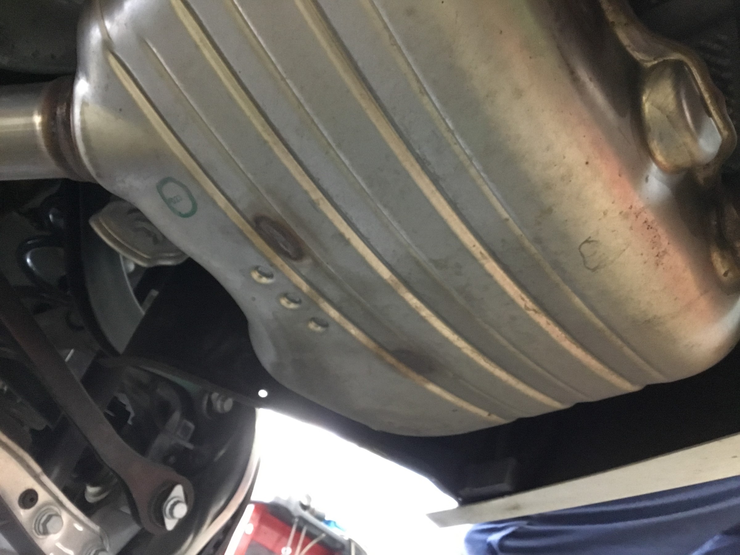 マフラー 下回り防錆コーティング施工 サービス事例 タイヤ館 パドック２４６ 東京都のタイヤ カー用品ショップ タイヤからはじまる トータルカーメンテナンス タイヤ館グループ