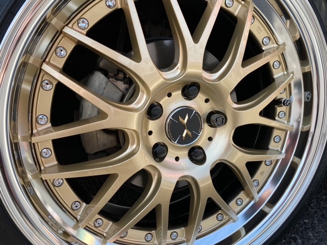 トヨタ プリウスα (ZVW40W) ホイール交換です | 店舗おススメ