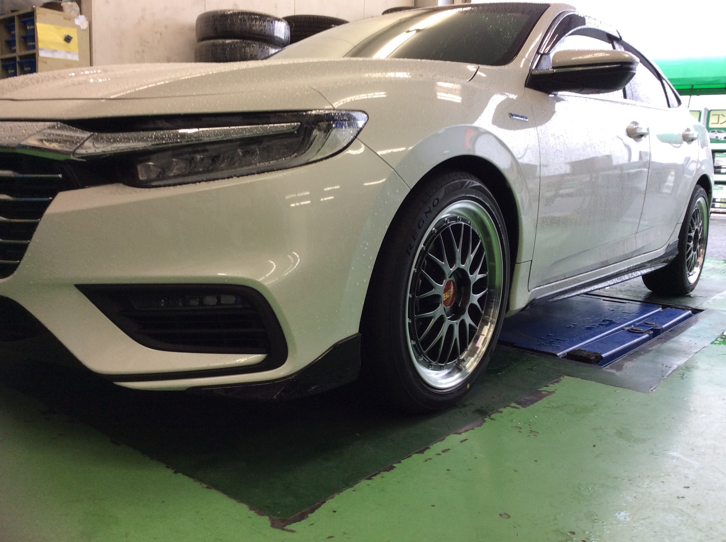 ホンダ・インサイト ZE4】タイヤホイールセット取付 | 店舗お