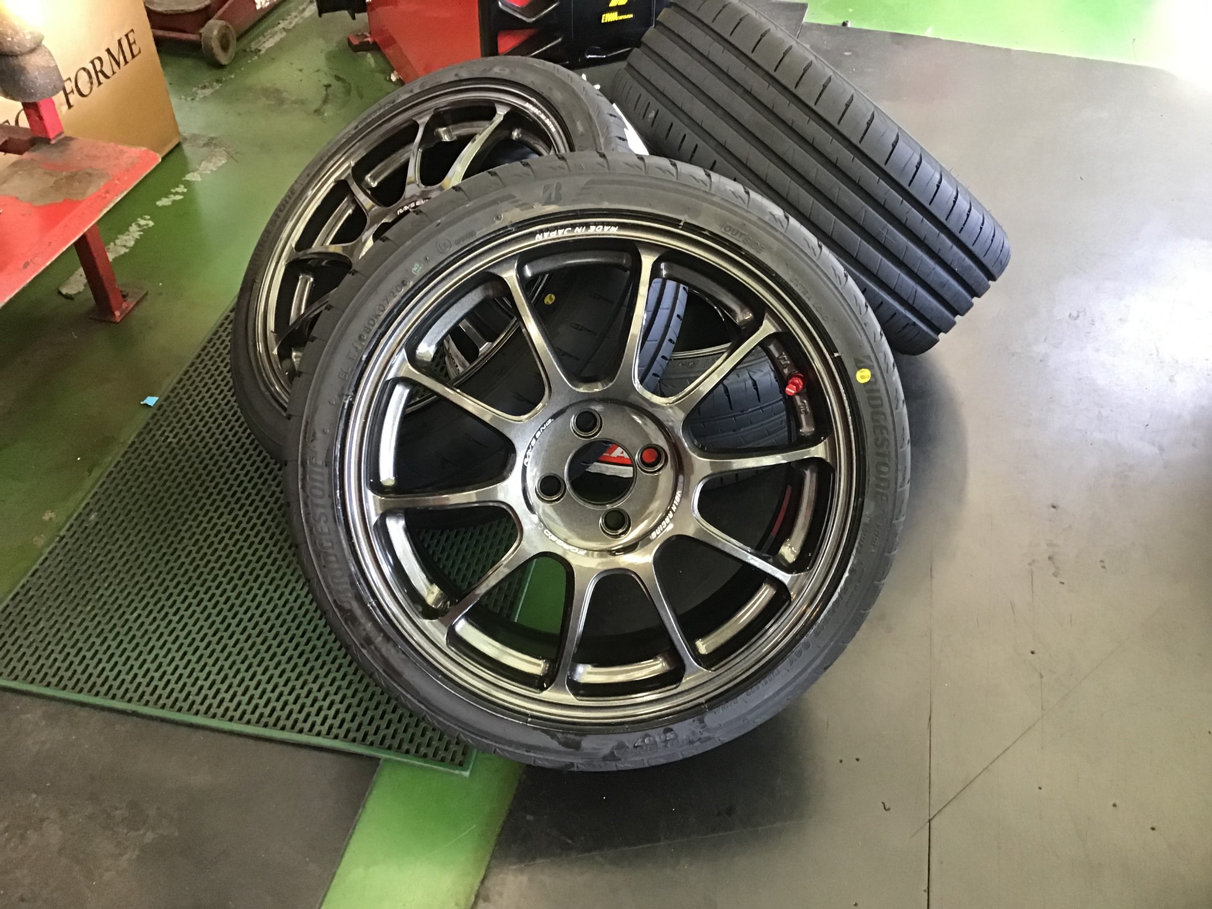 トヨタ アクア GRスポーツ RAYS VOLK RACING ZE40 装着 | 店舗お