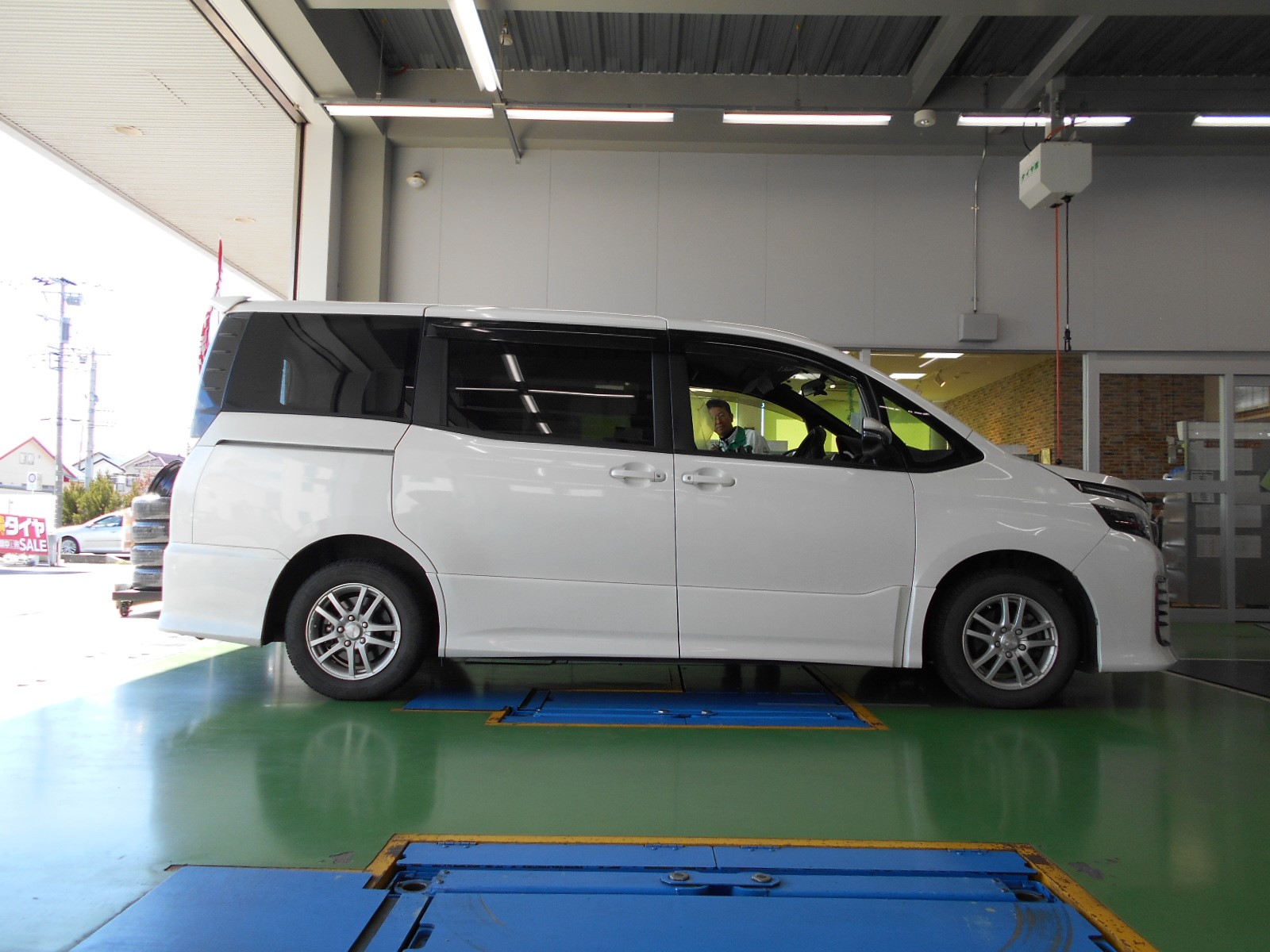 80 VOXY 車高調 19インチセット取り付け | トヨタ ヴォクシー その他