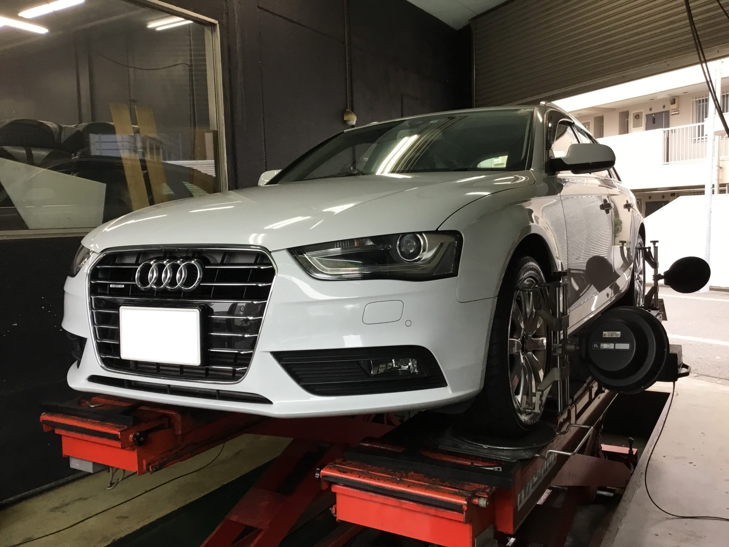 アウディ A4(B8.5) アライメント調整 | アウディ A4 | サービス事例