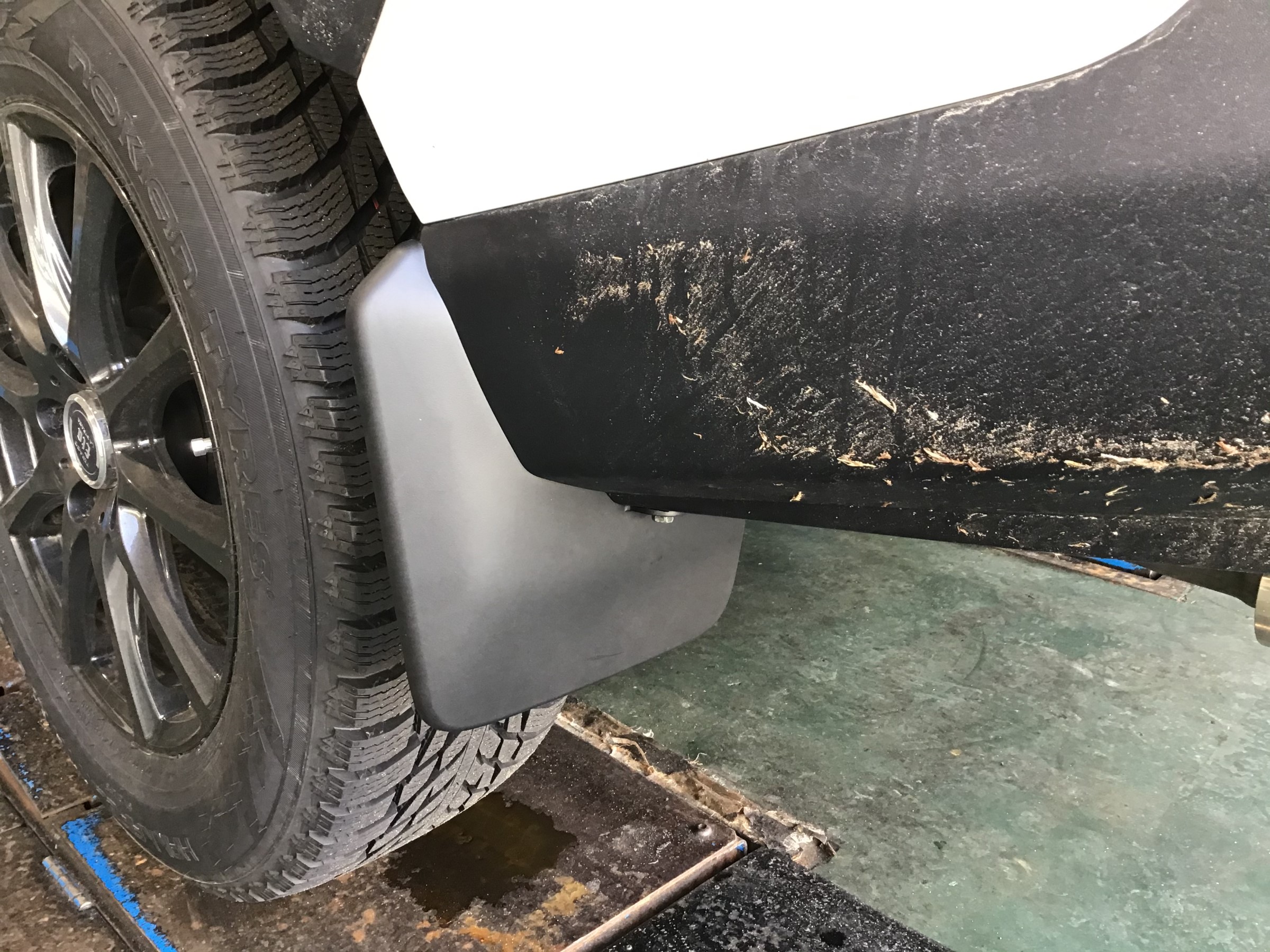 Toyota Rav4 マッドガード取付 スタッフ日記 タイヤ館 小千谷 新潟県のタイヤ カー用品ショップ タイヤからはじまる トータルカーメンテナンス タイヤ館グループ