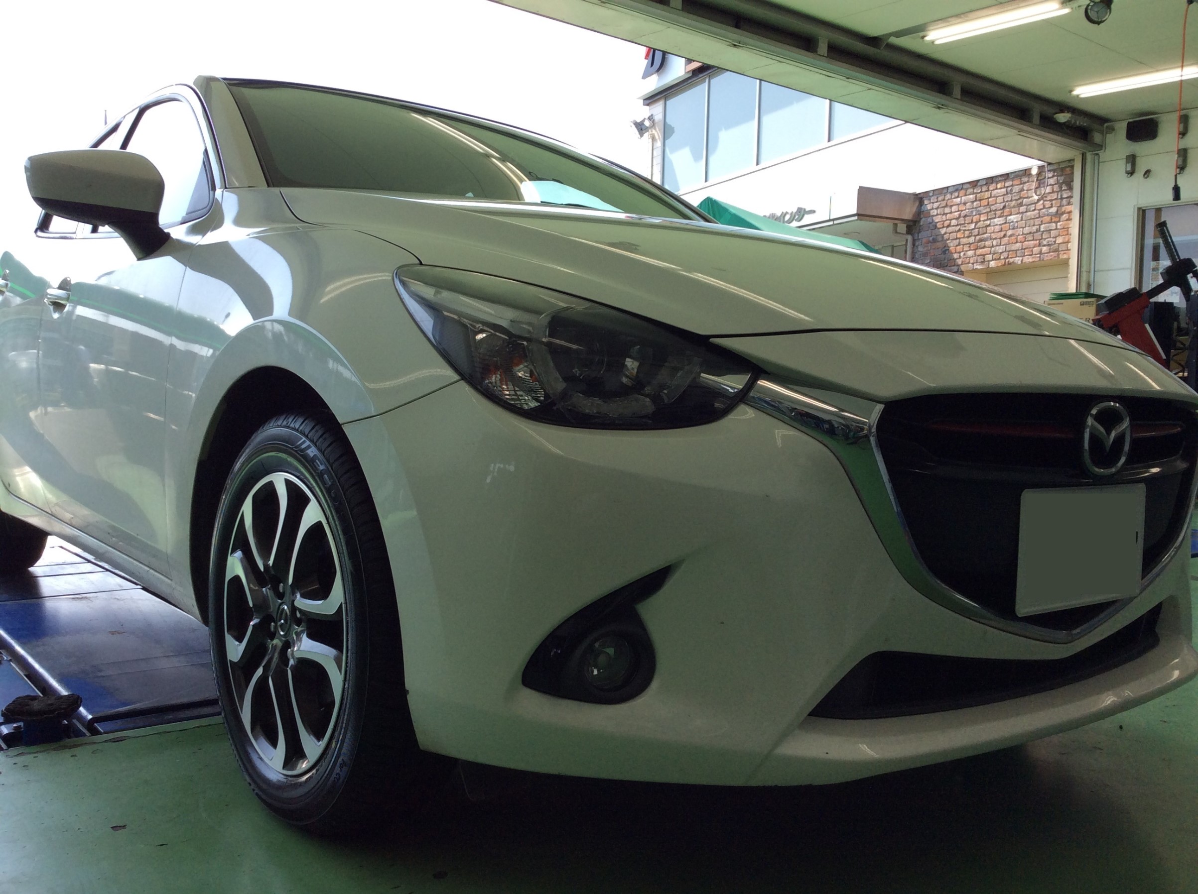 マツダ デミオ Dj5fs タイヤ交換です マツダ デミオ タイヤ タイヤ ホイール関連 タイヤ ホイール交換 サービス事例 タイヤ館 土浦北インター 茨城県のタイヤ カー用品ショップ タイヤからはじまる トータルカーメンテナンス タイヤ館グループ