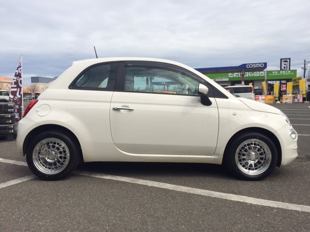 Fiat500にエンケイ製アルミホイールでインチアップ フィアット 500 ホイール タイヤ ホイール関連 タイヤ ホイール交換 サービス事例 タイヤ館 ｇｐ新潟横越 新潟県のタイヤ カー用品ショップ タイヤからはじまる トータルカーメンテナンス タイヤ館グループ