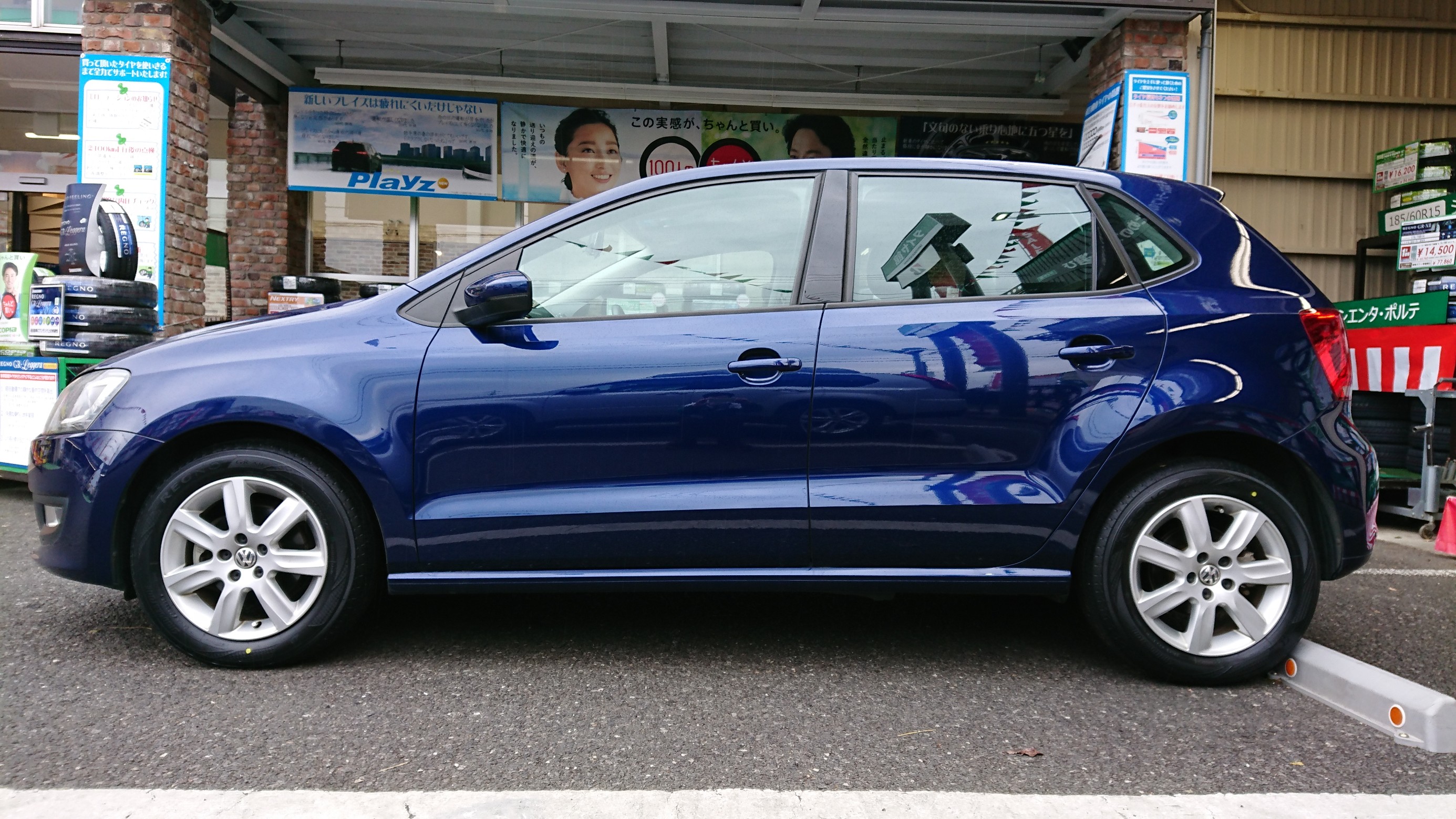 Vw ポロ タイヤ交換を行いました フォルクスワーゲン ポロ タイヤ タイヤ ホイール関連 タイヤ ホイール交換 サービス事例 タイヤ館 阿見 茨城県のタイヤ カー用品ショップ タイヤからはじまる トータルカーメンテナンス タイヤ館グループ