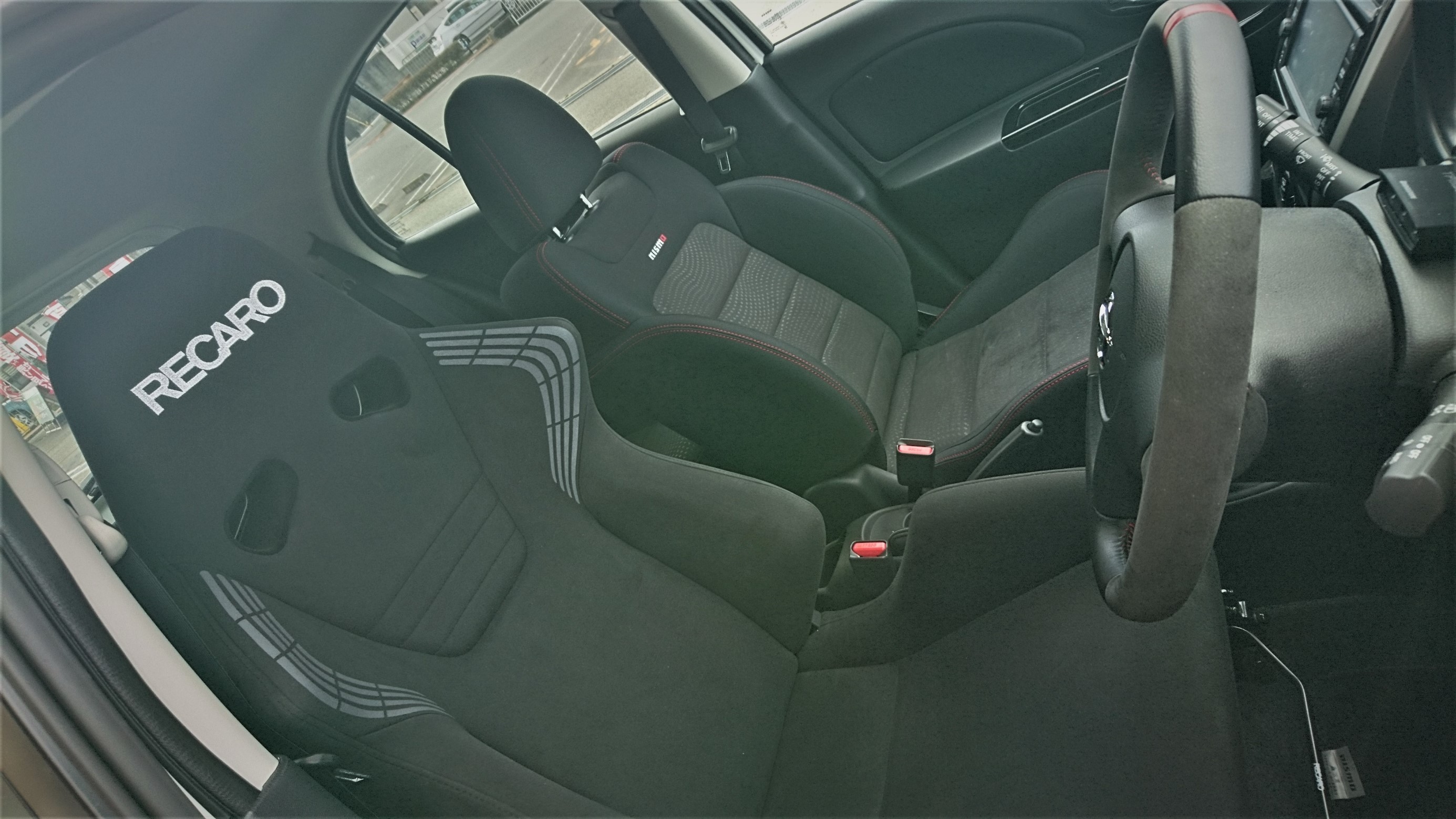 マーチNISMOに レカロシート 装着しました(^_-)-☆ | サービス事例