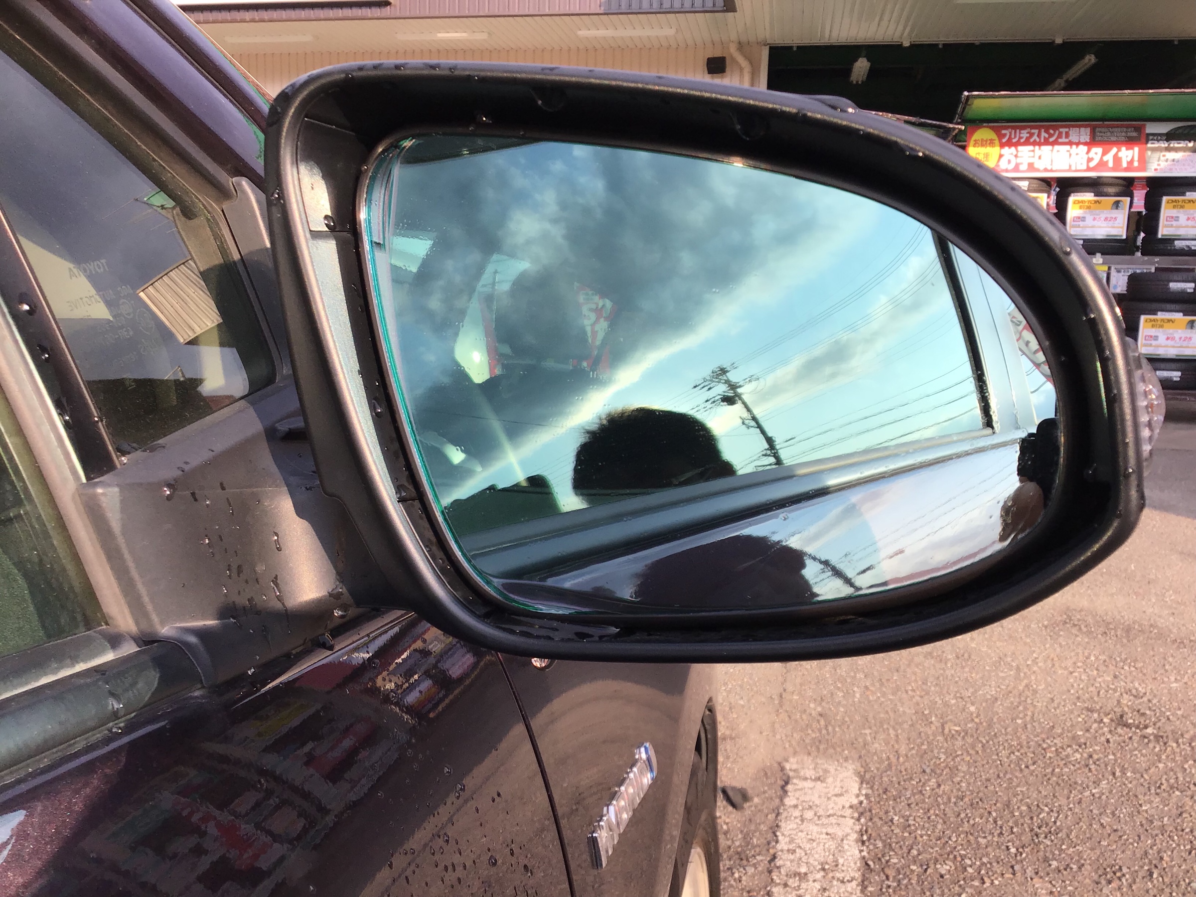 雨の日の見づらさを低減 親水コーティング付きミラーのススメ スタッフ日記 タイヤ館 和田山 兵庫県のタイヤ カー用品ショップ タイヤからはじまる トータルカーメンテナンス タイヤ館グループ