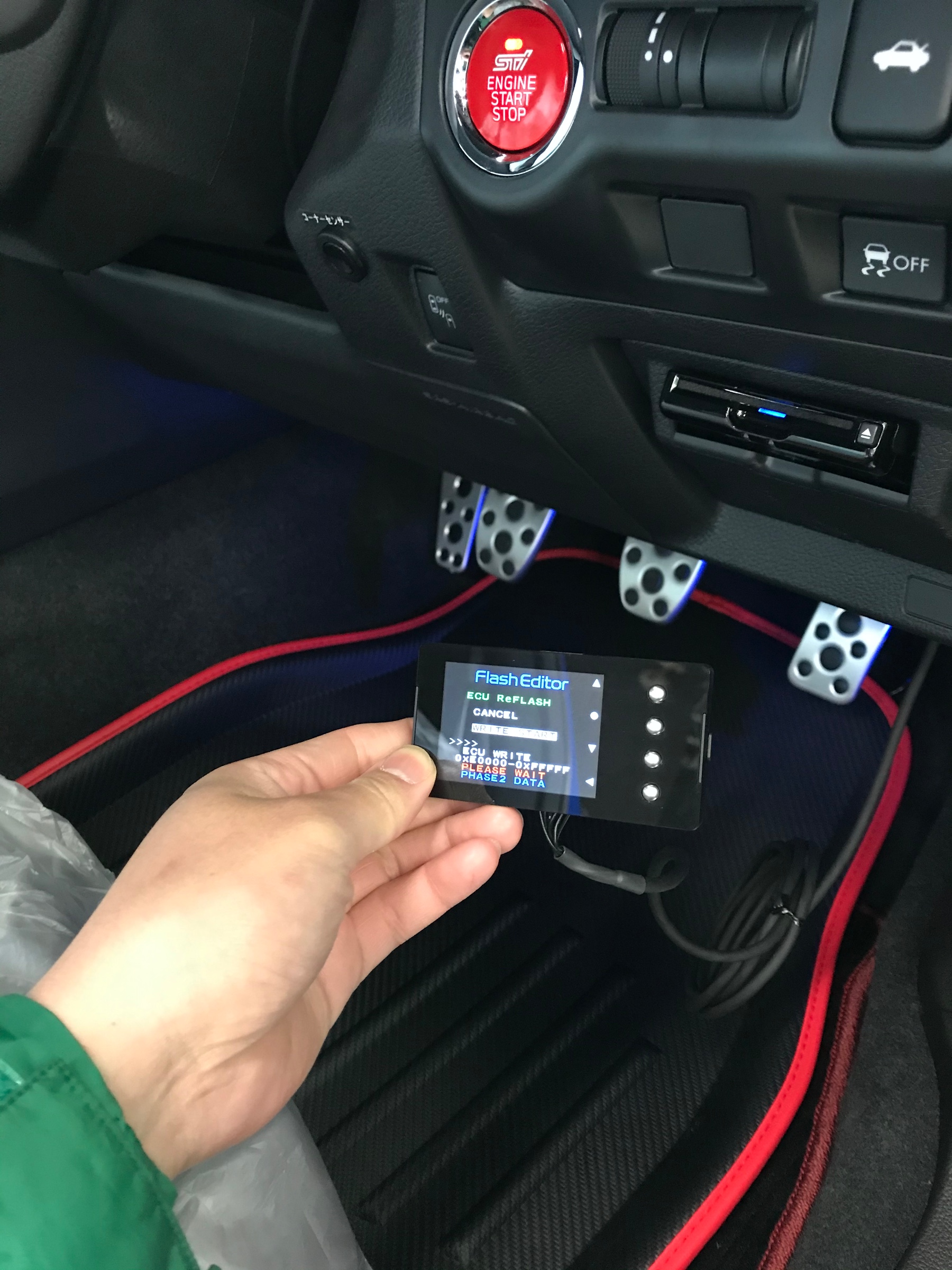 ☆HKS フラッシュエディター取り付け☆ | スタッフ日記 | タイヤ館