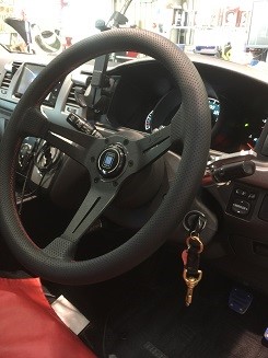 200系 ハイエース 3型 O様車 ナルディ・タイプラリー取り付け 200系 ハイエース 3型 O様車 ナルディ・タイプラリー取り付け